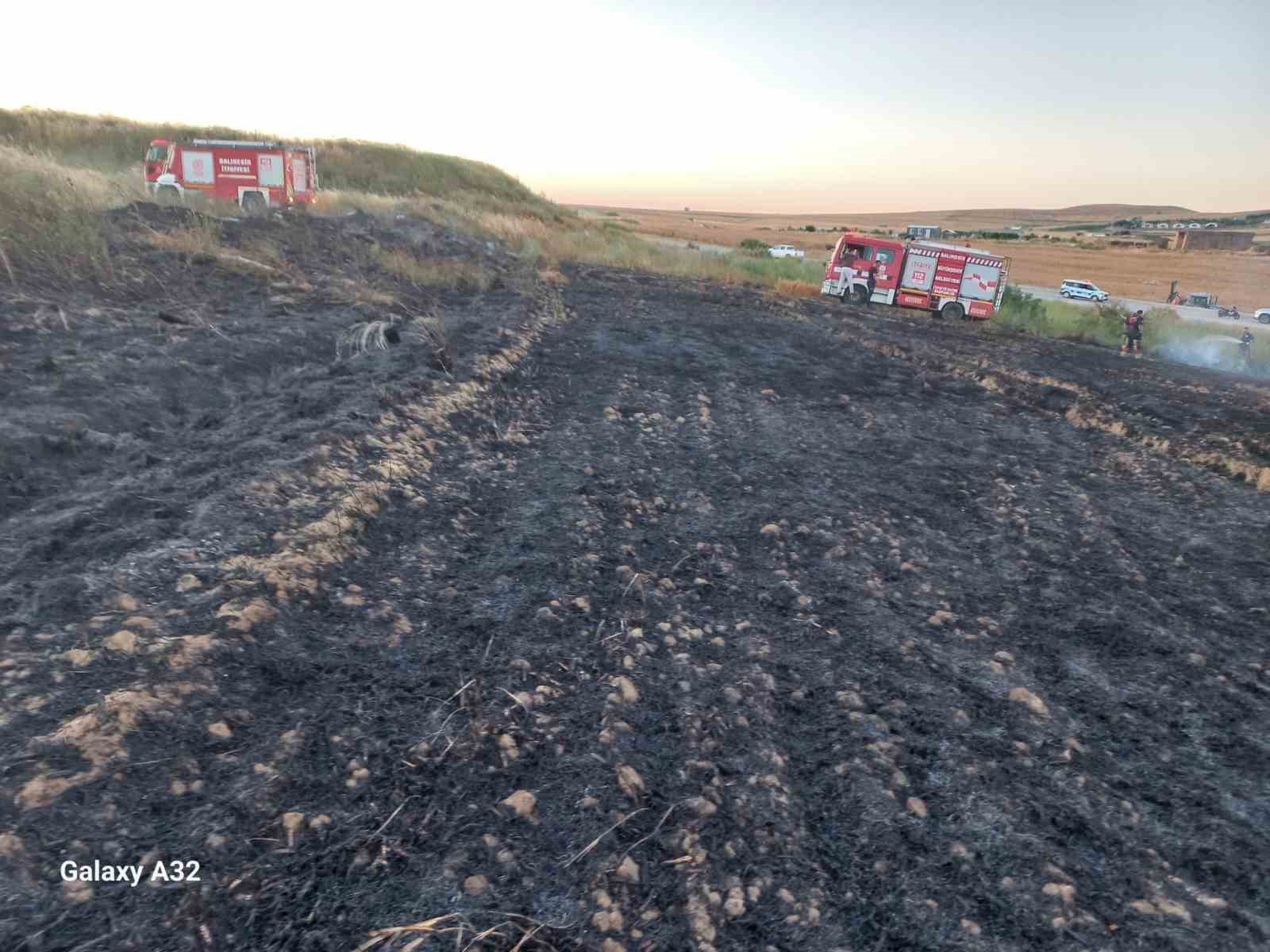 Buğday tarlasında çıkan yangın ekiplerin müdahalesiyle söndürüldü