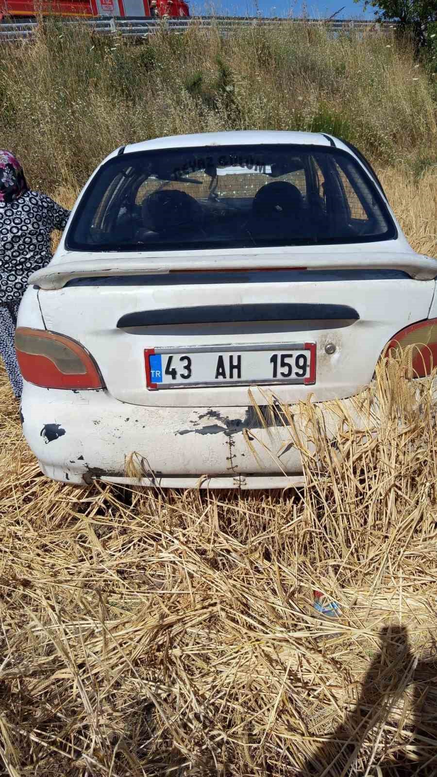 Gönen’de Trafik Kazası, araç yol kenarına savruldu, 5 kişi yaralandı