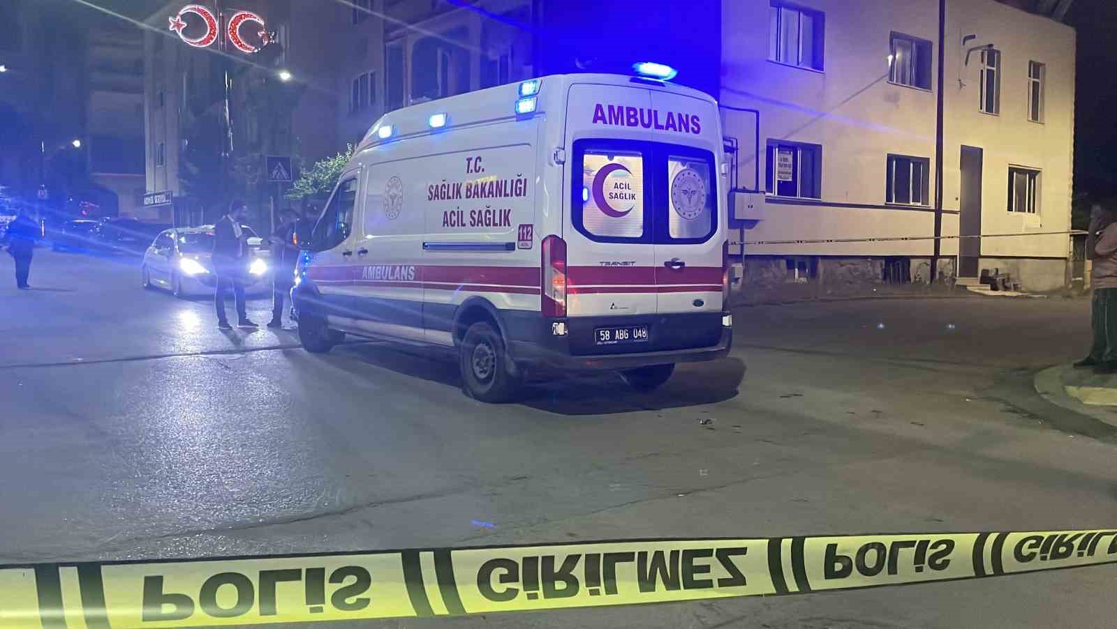 Tartışma bıçaklı kavgaya dönüştü: 1’i ağır 4 yaralı