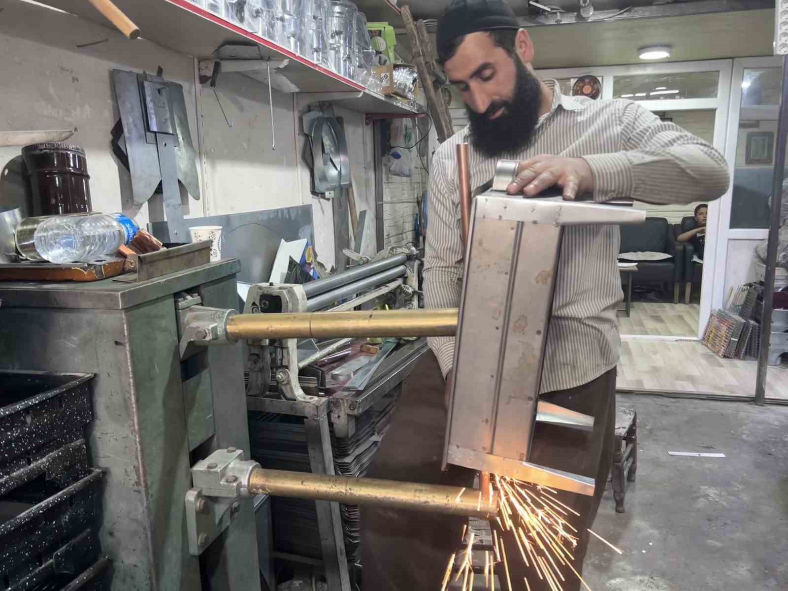 Kavurucu sıcaklar semaver ve mangal satışını artırdı
