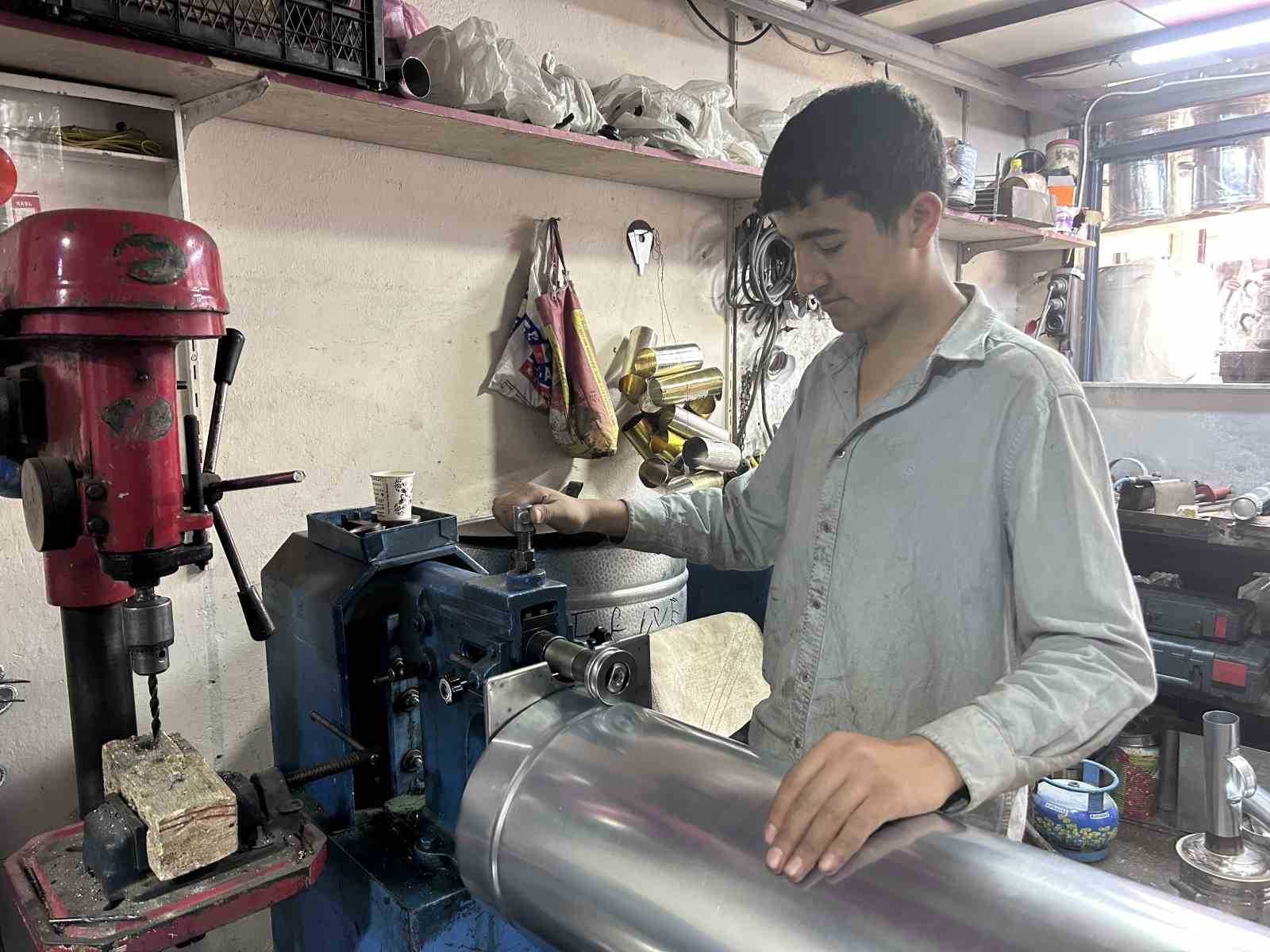 Kavurucu sıcaklar semaver ve mangal satışını artırdı