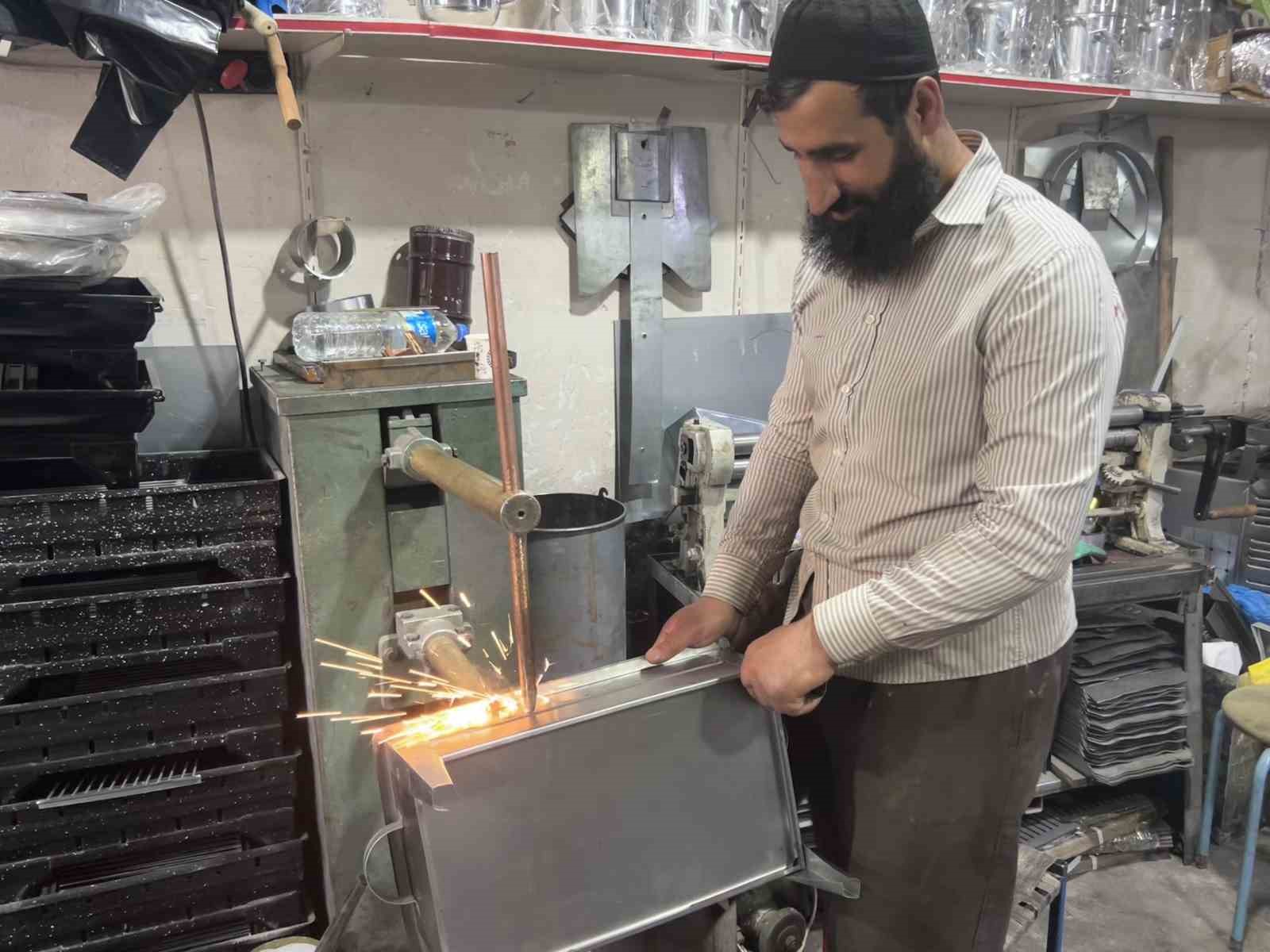 Kavurucu sıcaklar semaver ve mangal satışını artırdı