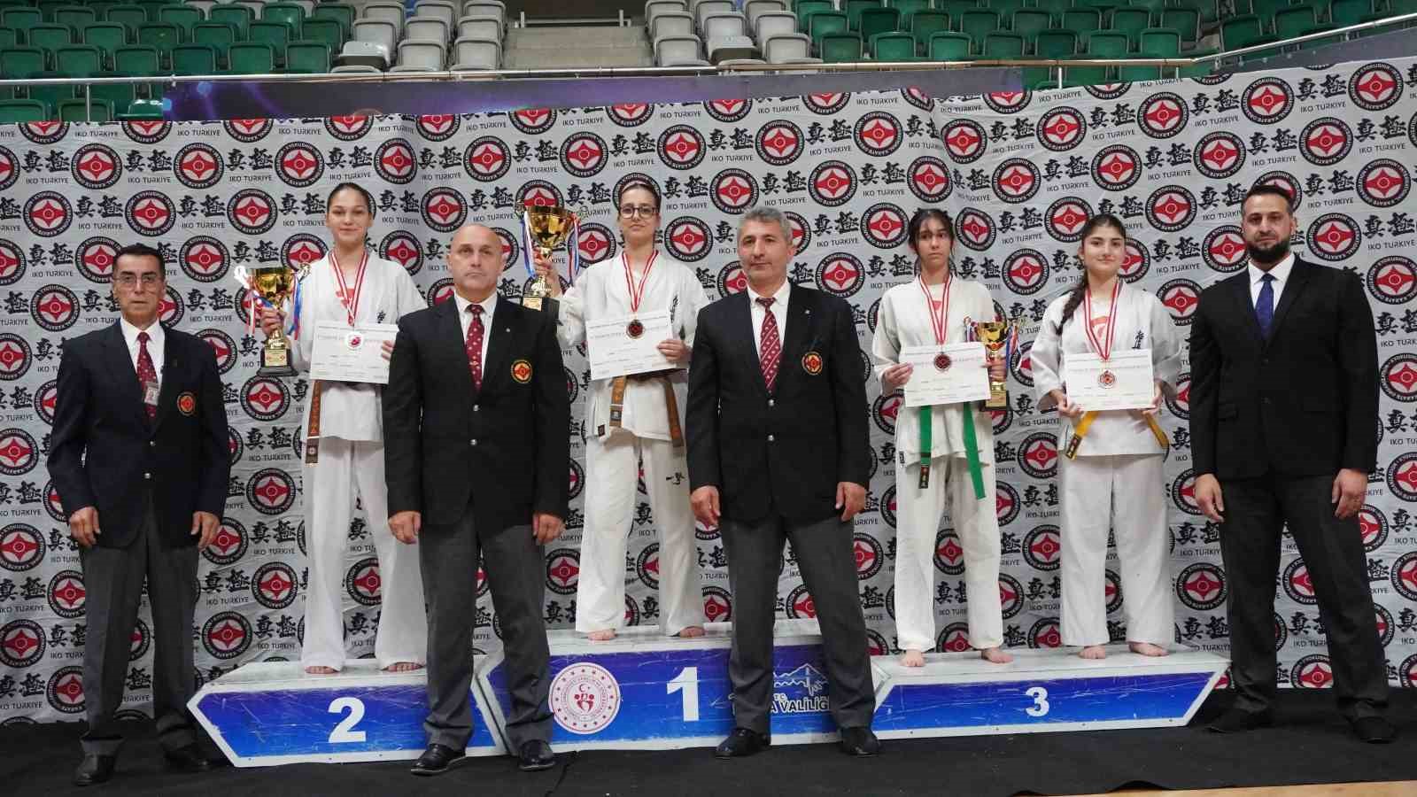 4 ülkeden gelen 180 sporcu, Bursa’daki Kyokushin Kupası’nda buluştu
