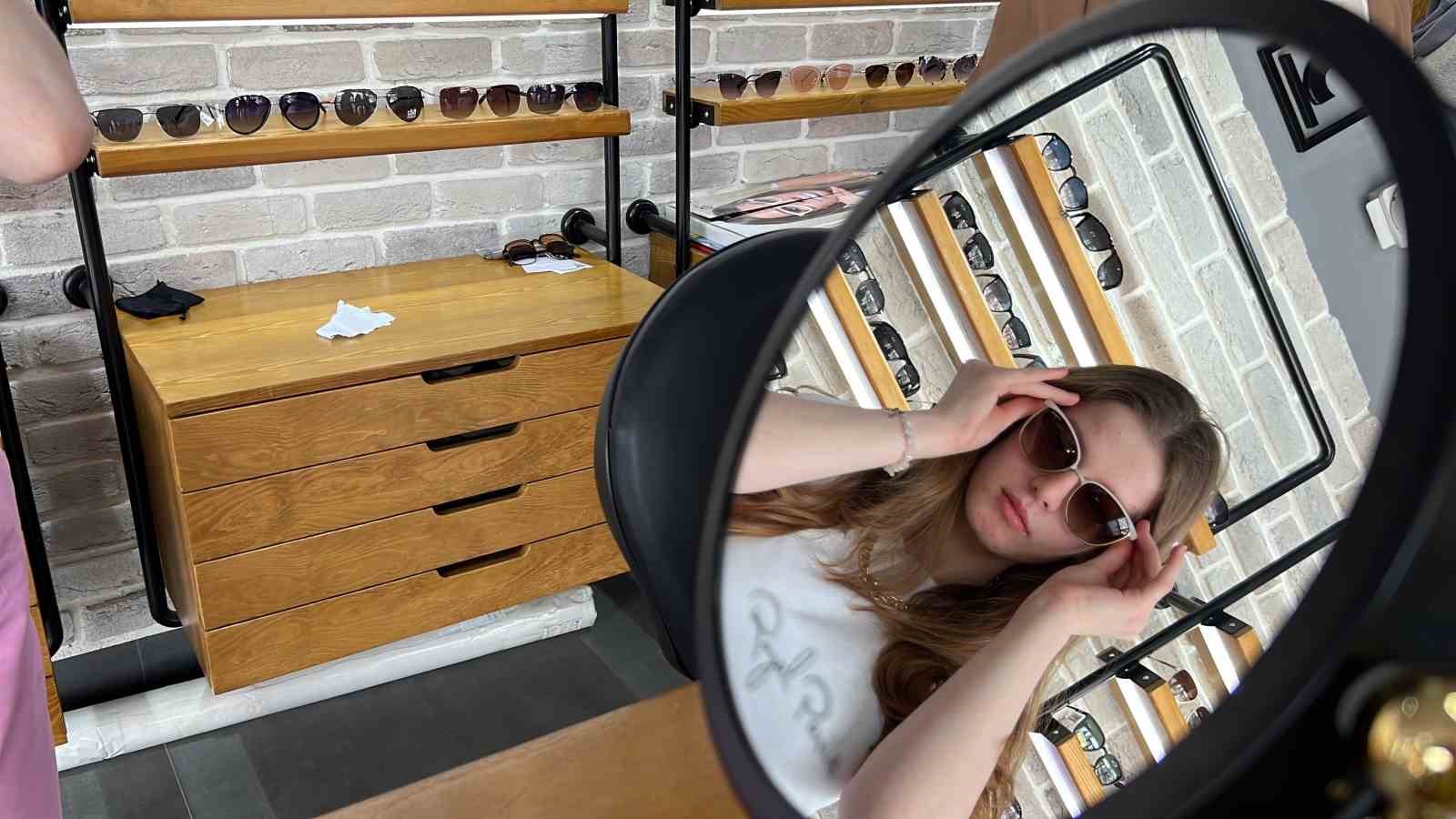 Güneş yüzünü gösterdi: "Sahte güneş gözlüğüne dikkat"