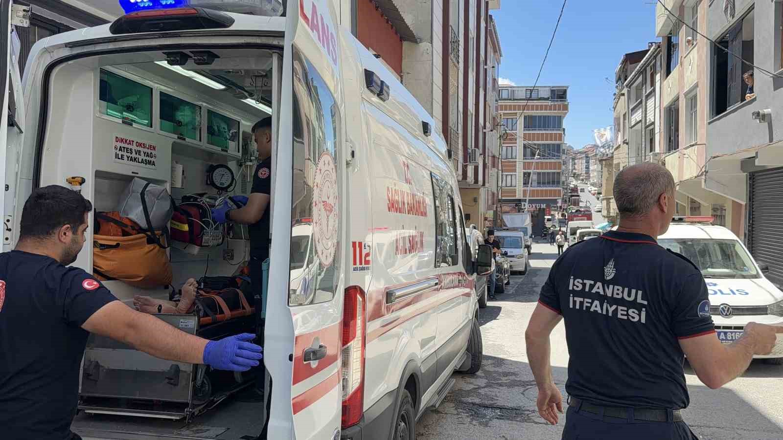 Diyaliz hastası evinde mahsur kaldı, camdan yardım istedi