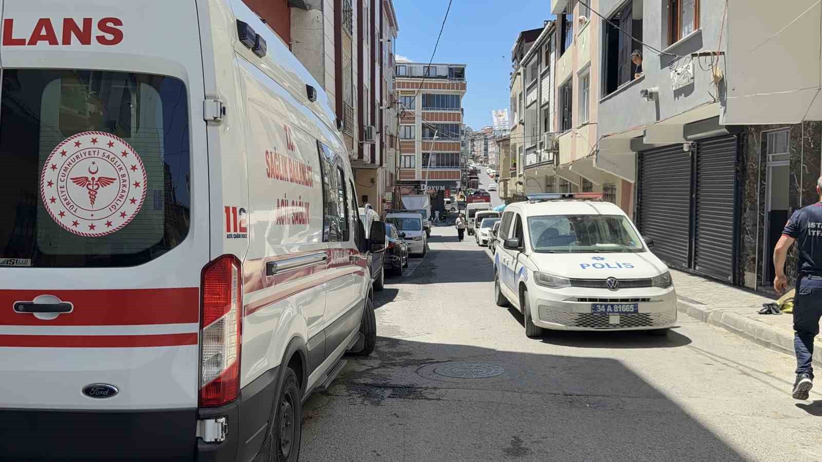 Diyaliz hastası evinde mahsur kaldı, camdan yardım istedi