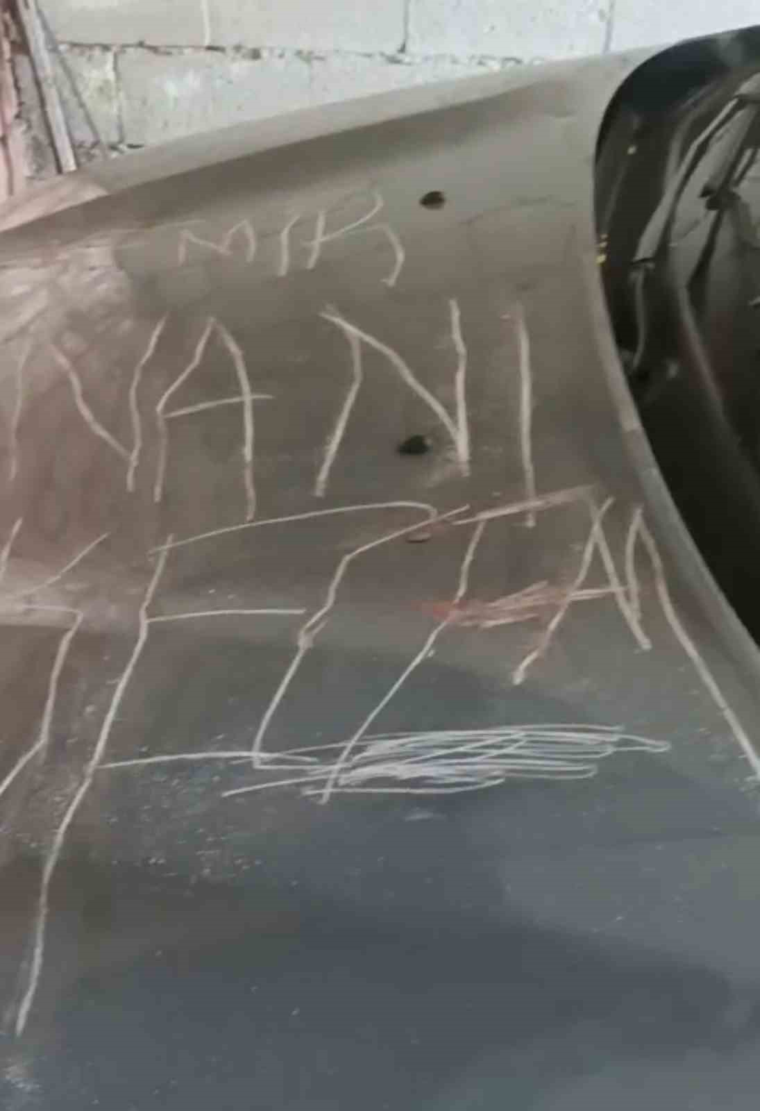 Siirt’te park halindeki bir araç kurşunlandı