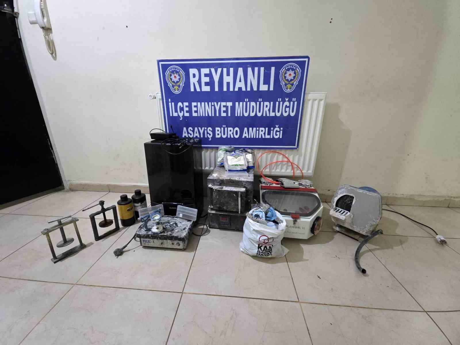 Kaçak atölyede diş protezi ve implant üreten işletmeye baskın