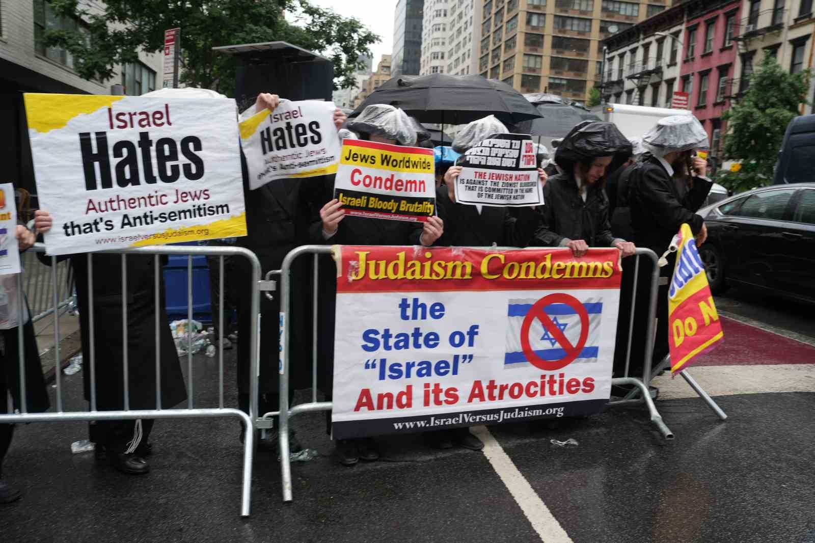 Ortodoks Yahudiler, New York’ta İsrail Devleti’ni ve zorunlu askerlik uygulamasını protesto etti
