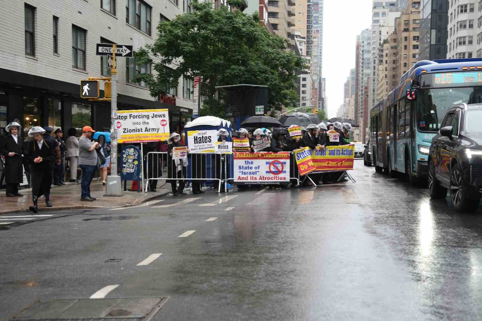 Ortodoks Yahudiler, New York’ta İsrail Devleti’ni ve zorunlu askerlik uygulamasını protesto etti