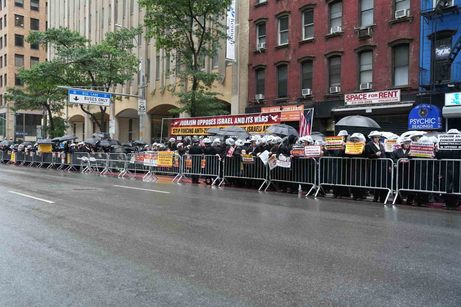 Ortodoks Yahudiler, New York’ta İsrail Devleti’ni ve zorunlu askerlik uygulamasını protesto etti