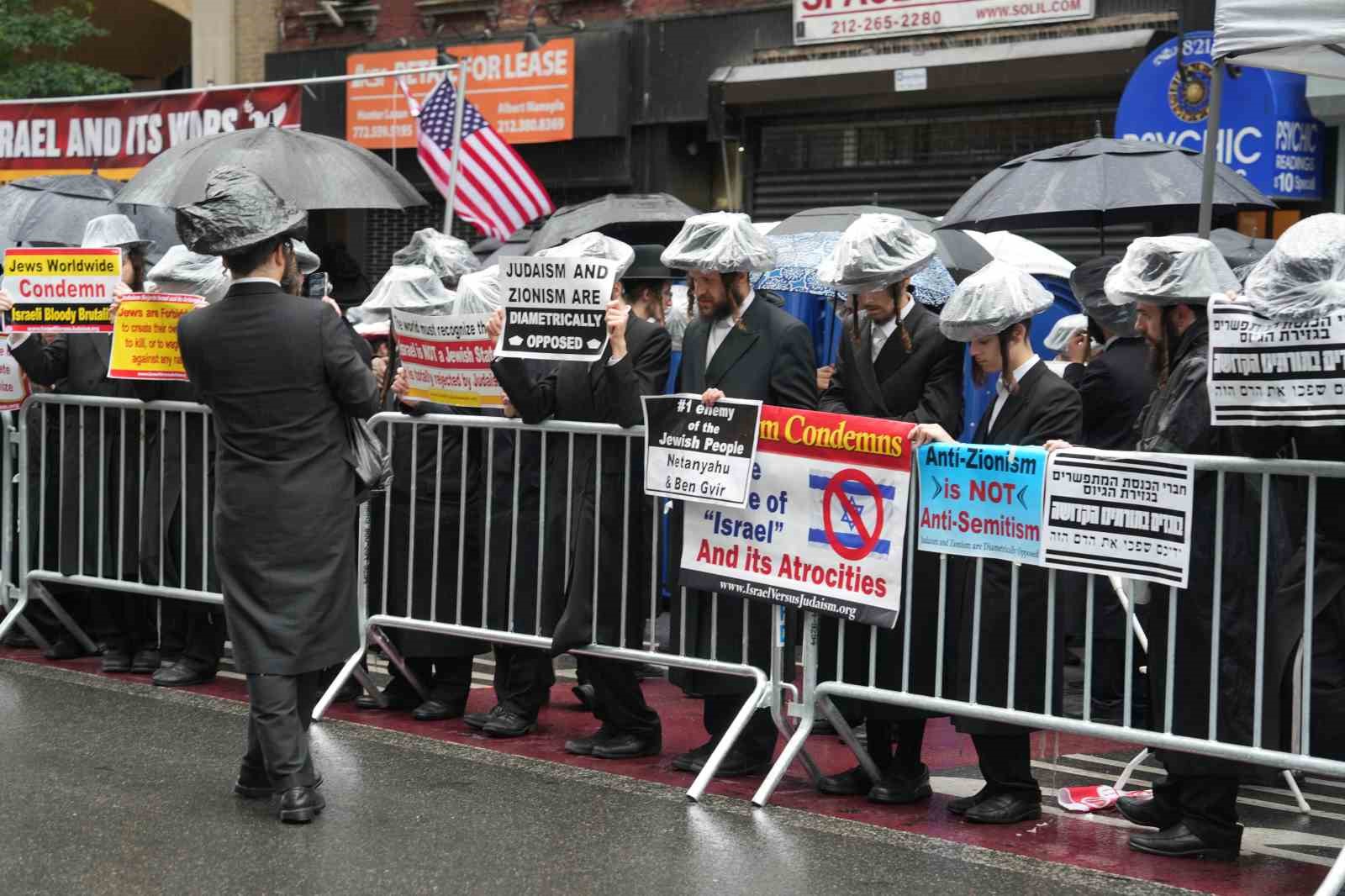 Ortodoks Yahudiler, New York’ta İsrail Devleti’ni ve zorunlu askerlik uygulamasını protesto etti