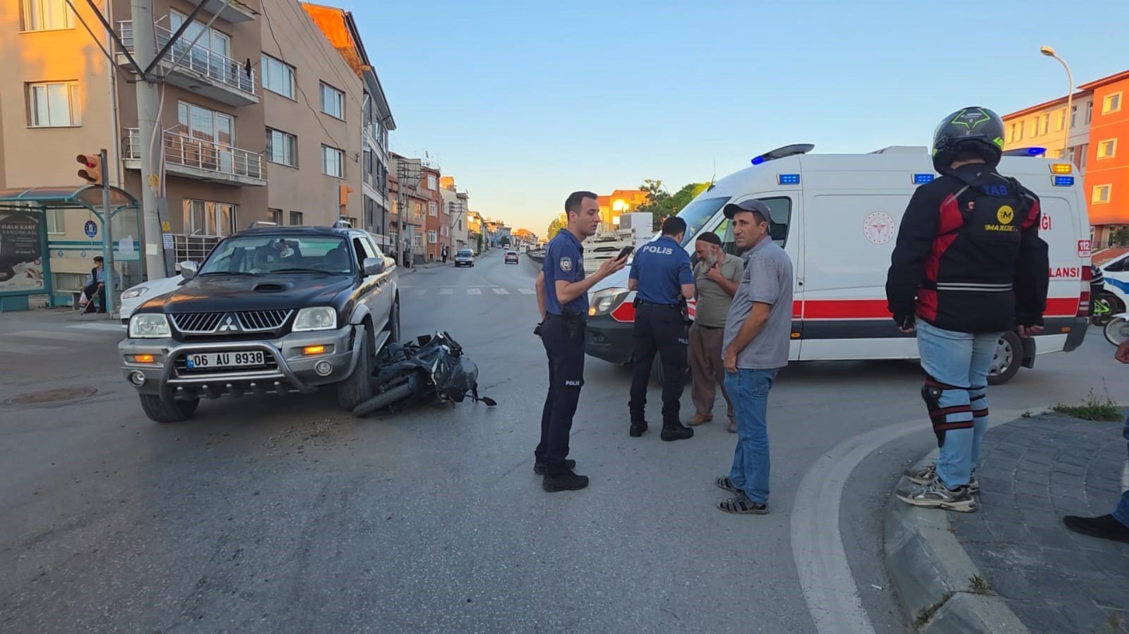 Kütahya’da motosiklet ile cip çarpıştı: 1 yaralı