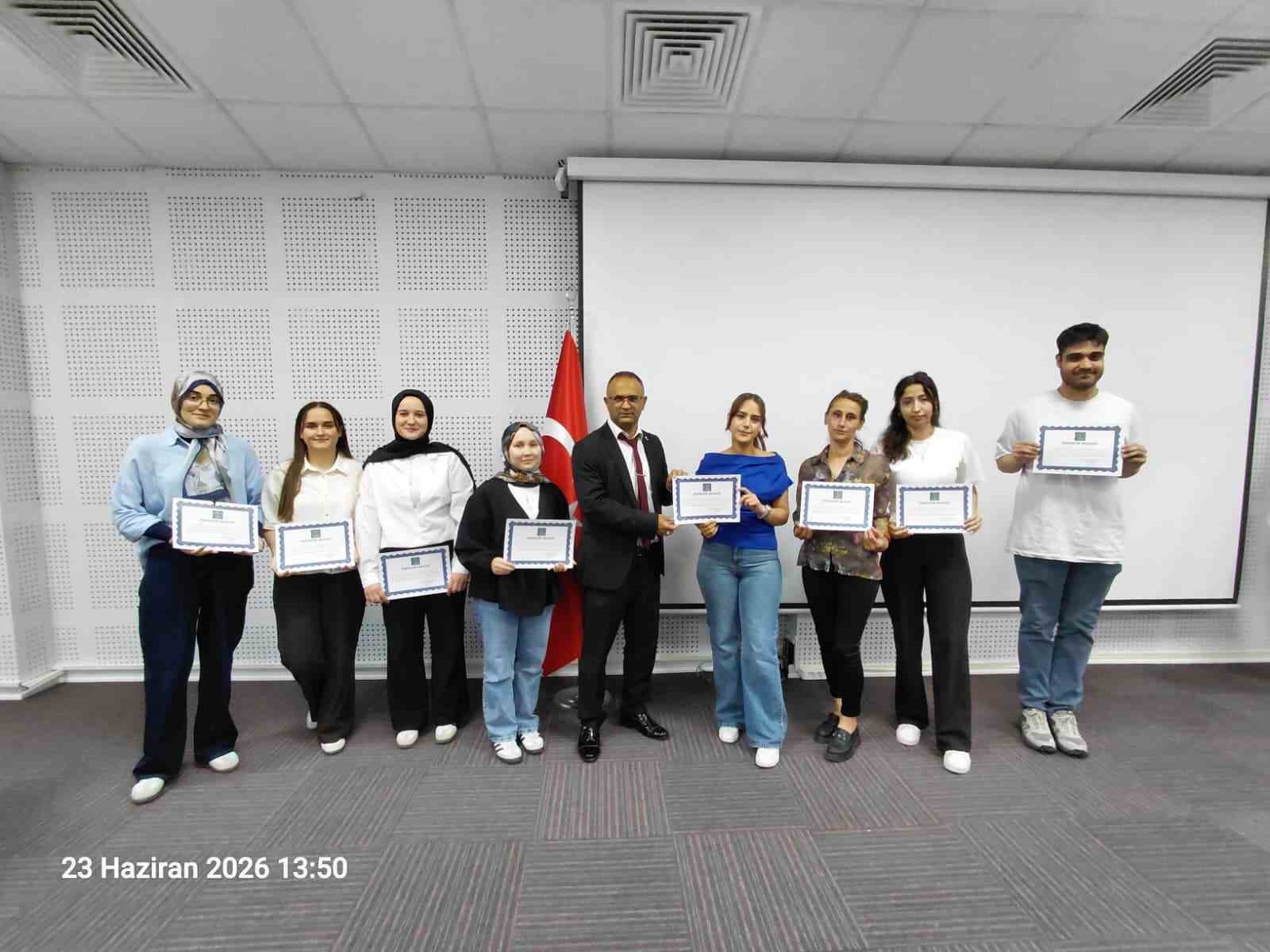 Görme engelli öğrencilerin üniversite yolculuğuna büyük destek