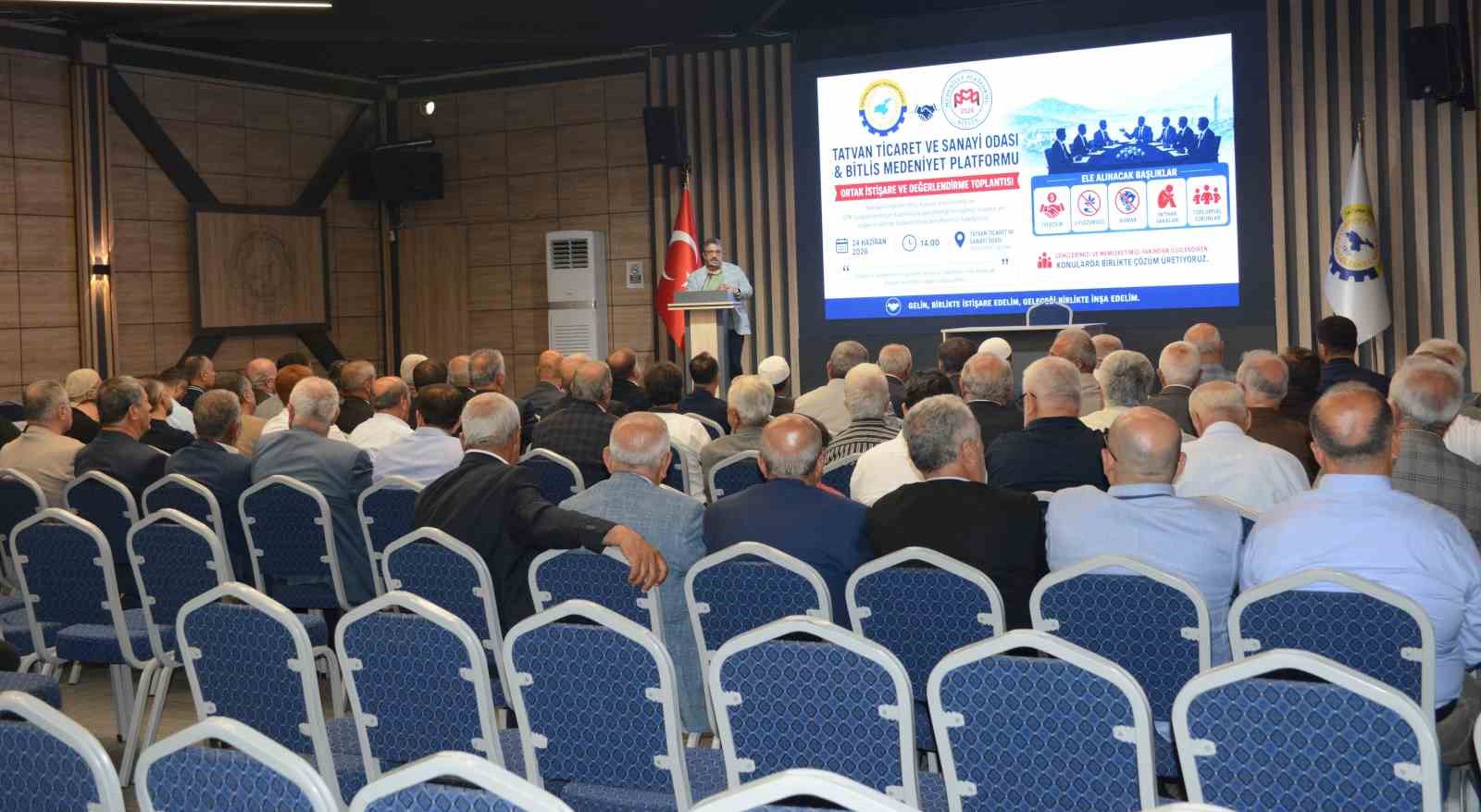 Tatvan’da toplumsal sorunlarla ilgili istişare toplantısı düzenledi