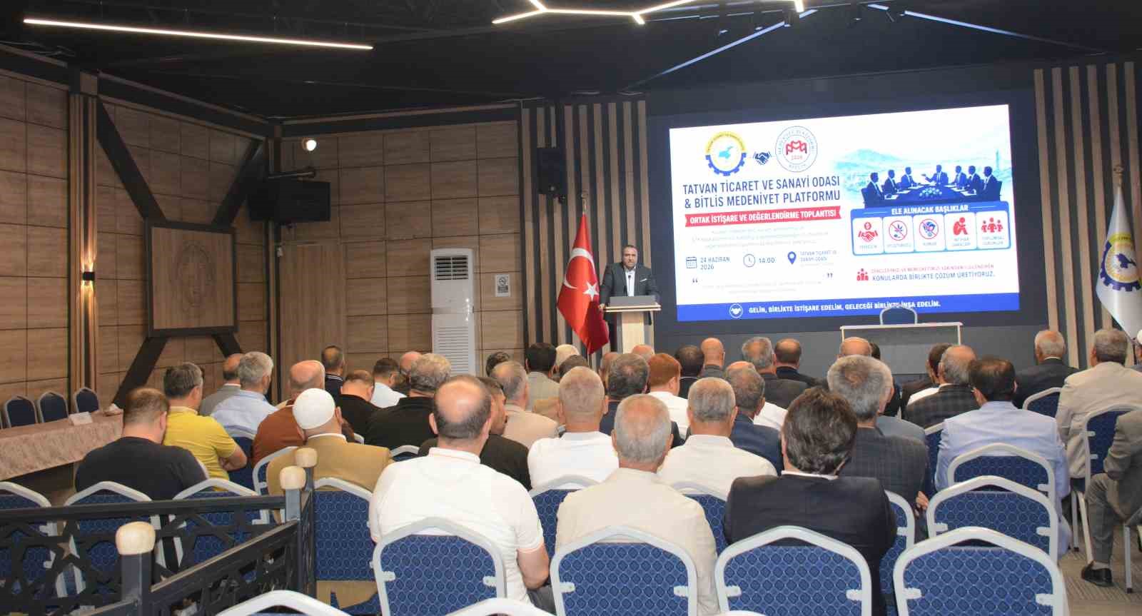 Tatvan’da toplumsal sorunlarla ilgili istişare toplantısı düzenledi