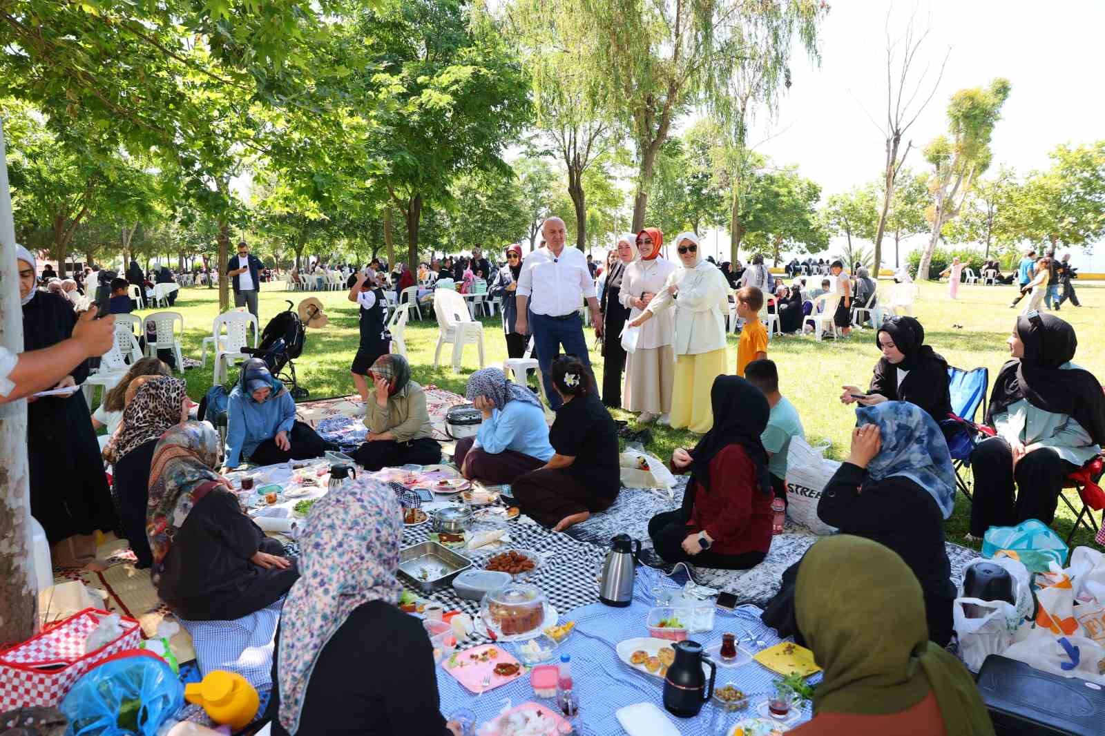 Darıca’da kadın kursiyerler piknikte bir araya geldi