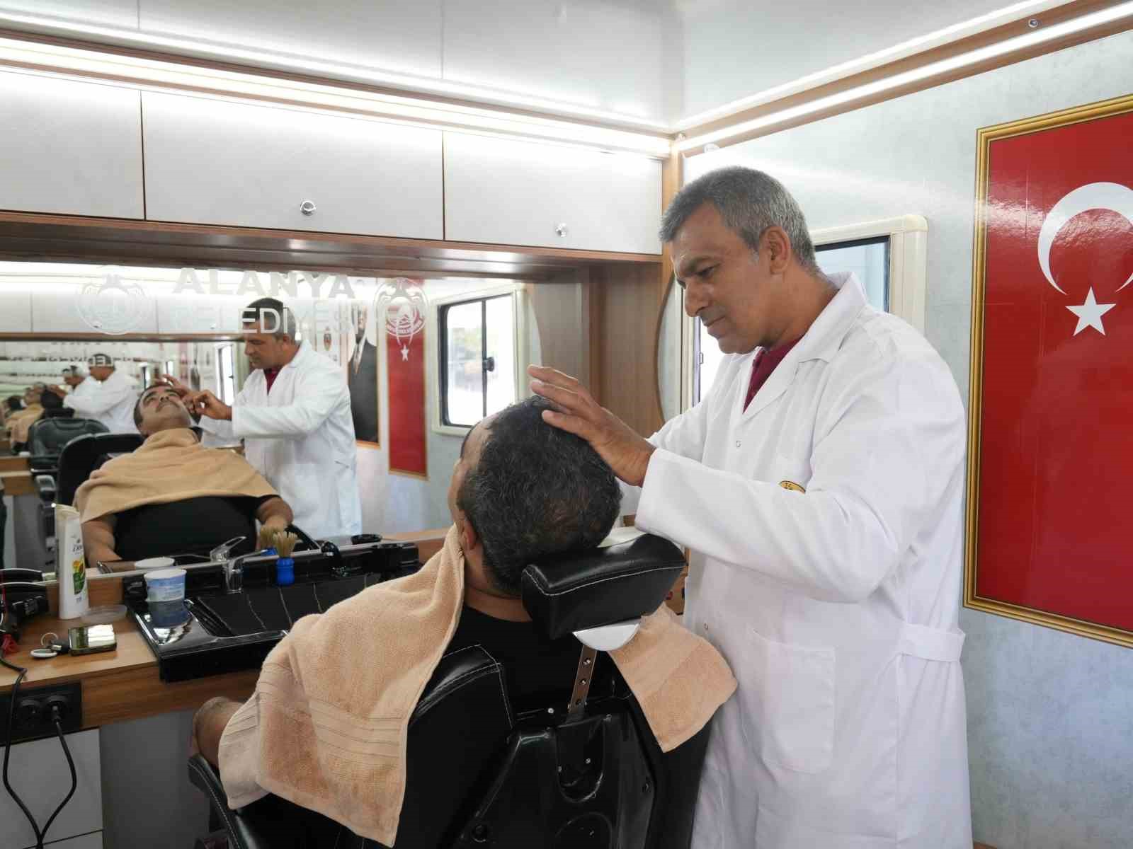 Alanya Belediyesi mobil kuaför aracı hizmete başladı