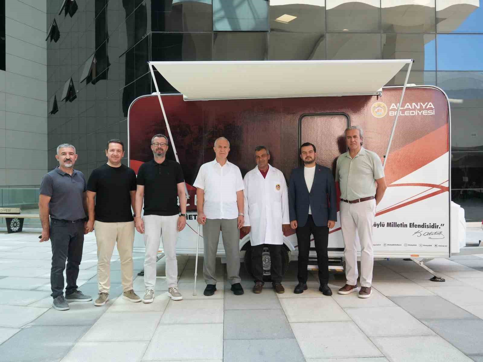 Alanya Belediyesi mobil kuaför aracı hizmete başladı