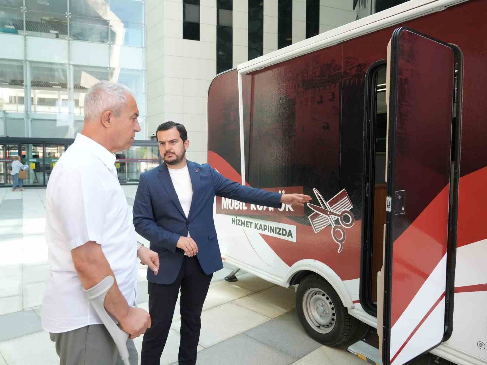 Alanya Belediyesi mobil kuaför aracı hizmete başladı