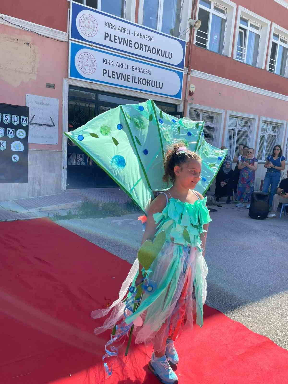 Babaeski’de öğrencilerden atıkları sanata dönüştüren defile