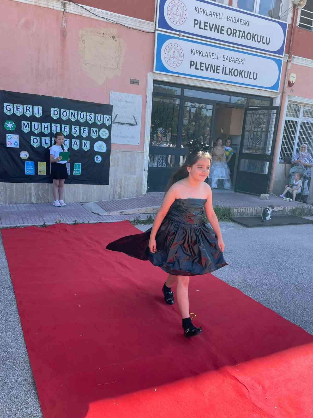 Babaeski’de öğrencilerden atıkları sanata dönüştüren defile