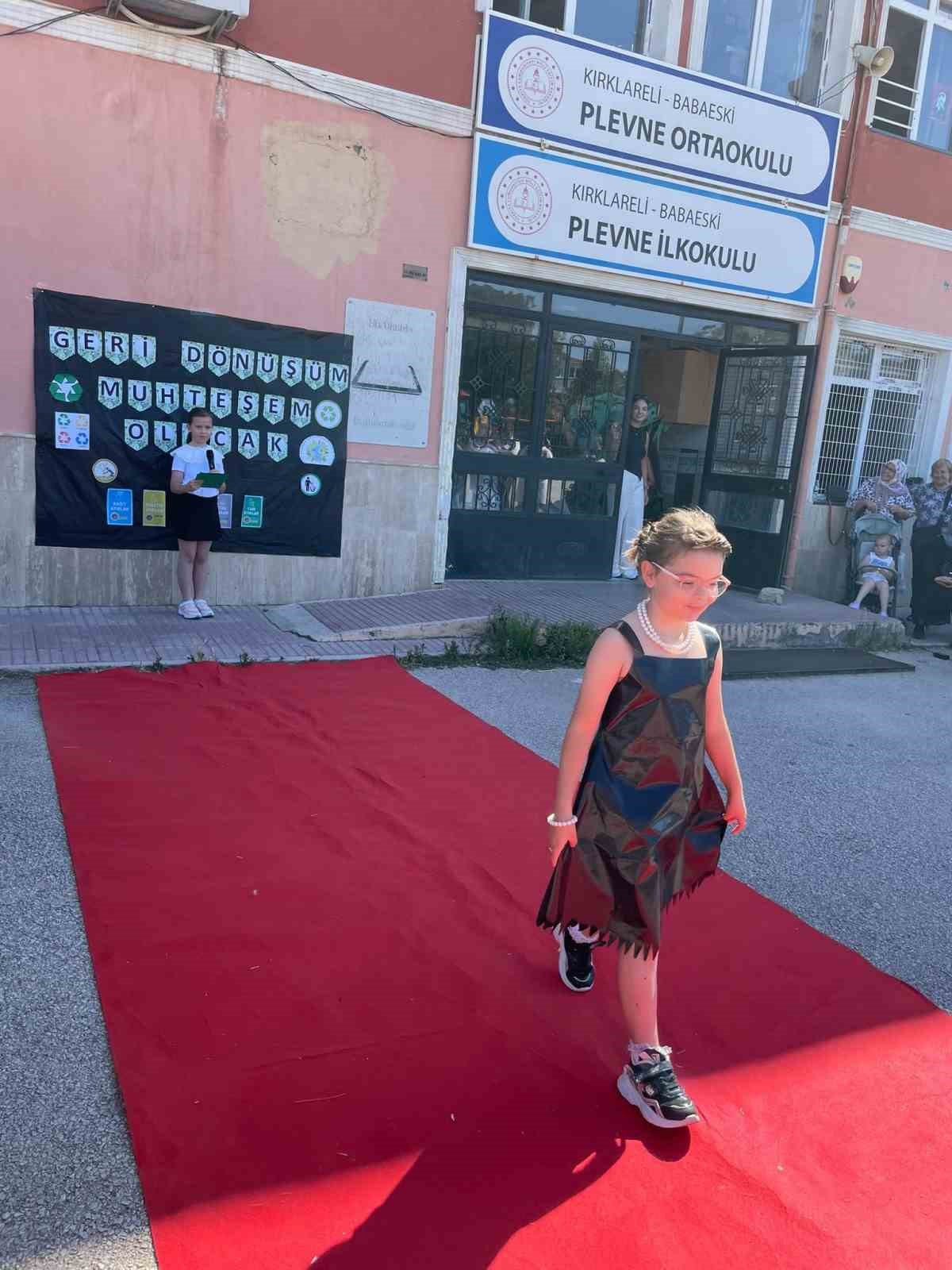 Babaeski’de öğrencilerden atıkları sanata dönüştüren defile