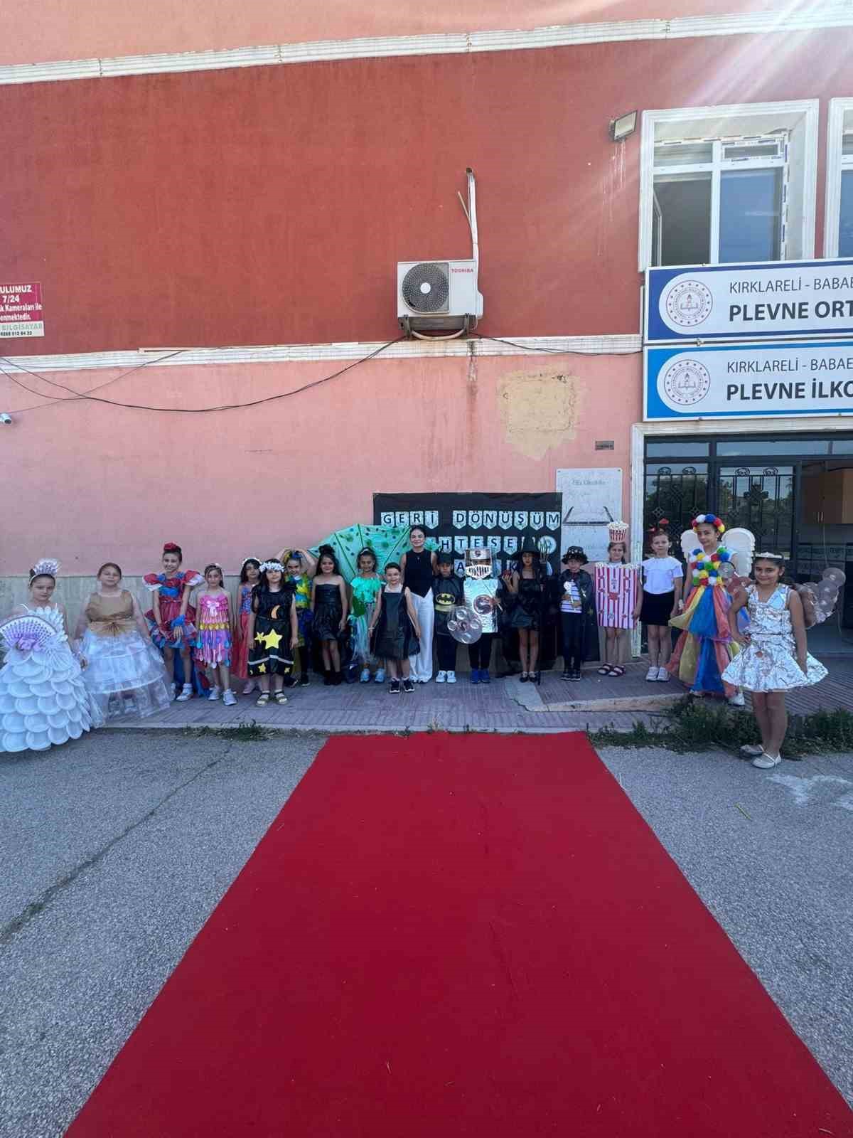 Babaeski’de öğrencilerden atıkları sanata dönüştüren defile