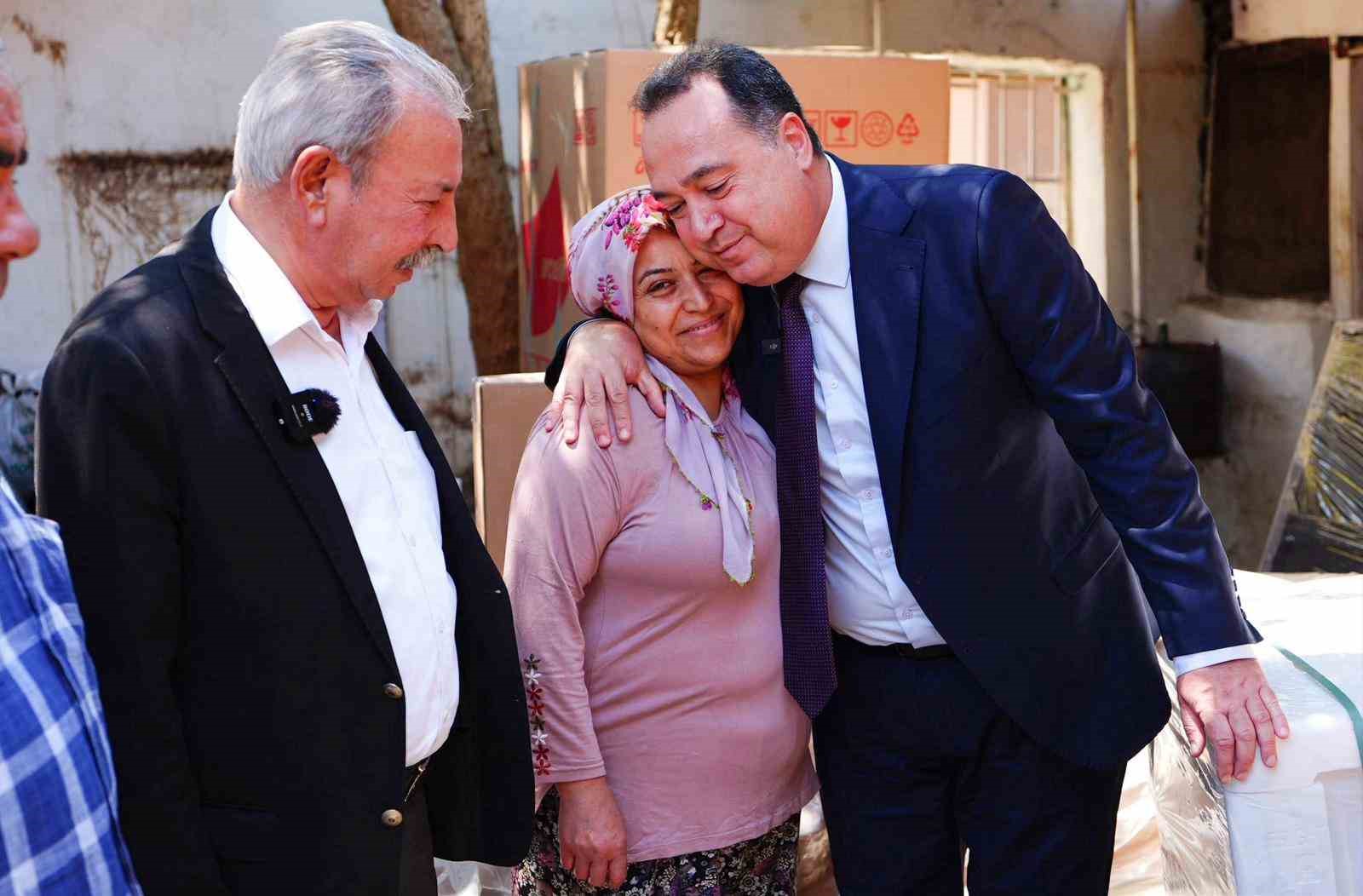Manisa Büyükşehir’den afetzedelere ayni ve nakdi yardım