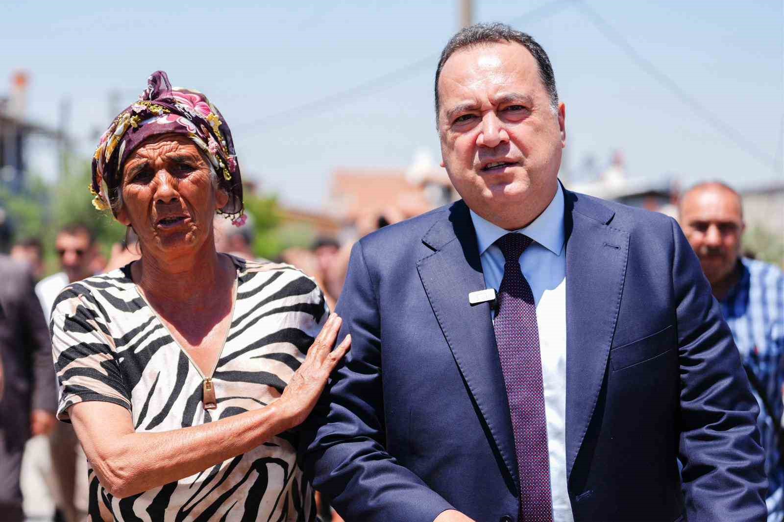 Manisa Büyükşehir’den afetzedelere ayni ve nakdi yardım