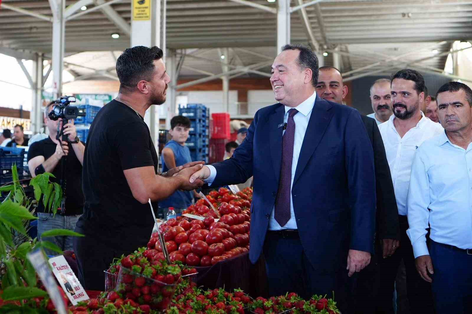 Manisa Büyükşehir’den afetzedelere ayni ve nakdi yardım