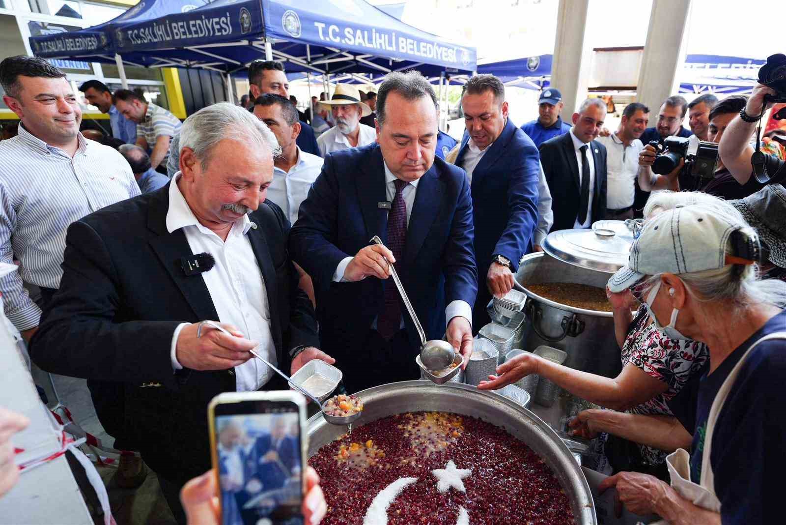 Manisa Büyükşehir’den afetzedelere ayni ve nakdi yardım