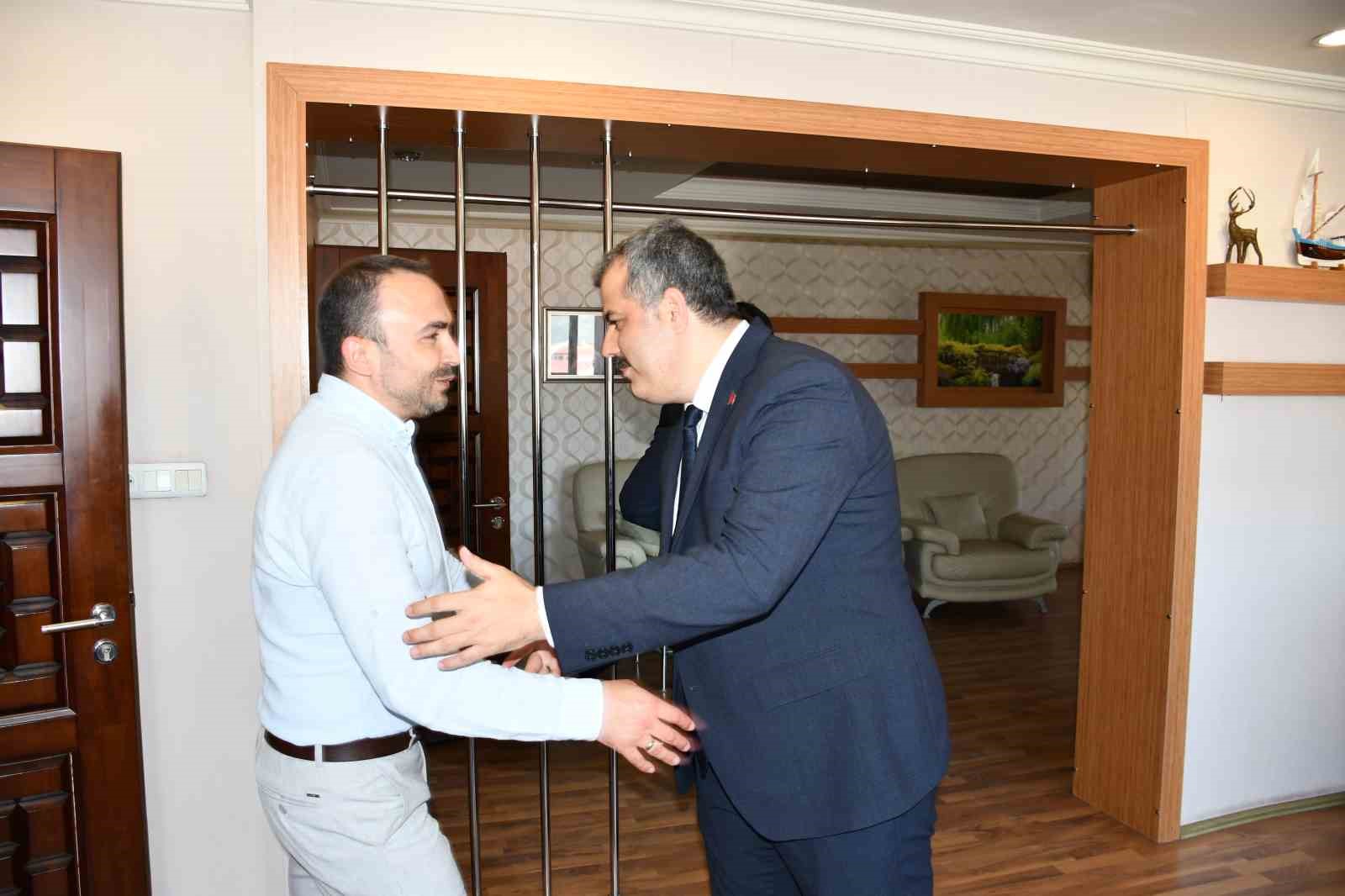 Kaymakam Kaya, son mesai gününde vatandaşlarla vedalaştı