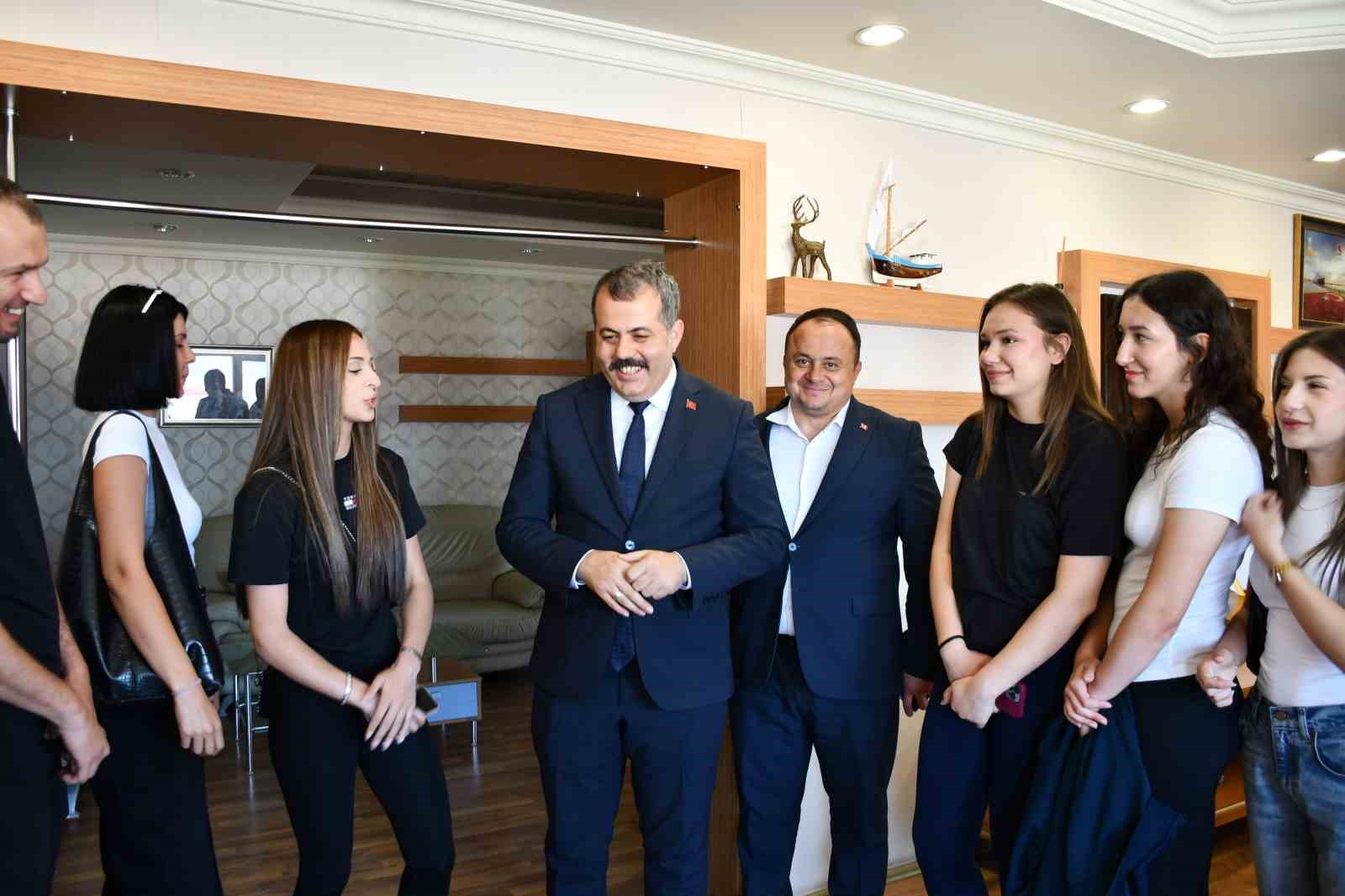 Kaymakam Kaya, son mesai gününde vatandaşlarla vedalaştı