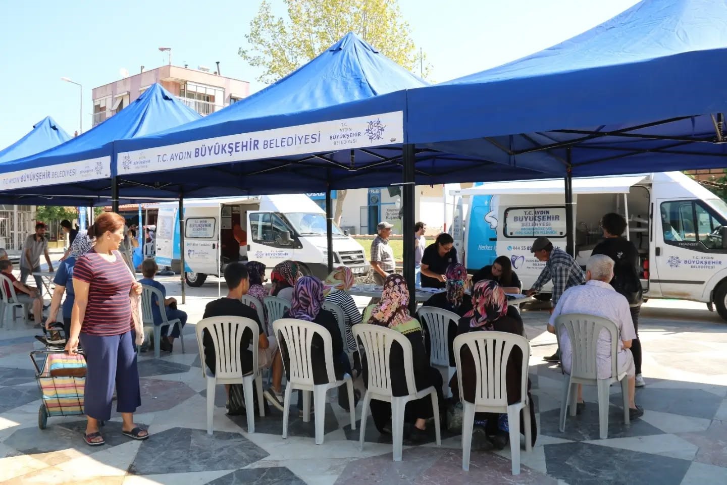 Aydın Büyükşehir Belediyesi’nin mobil hizmetleri Yenipazar’da yoğun ilgi gördü