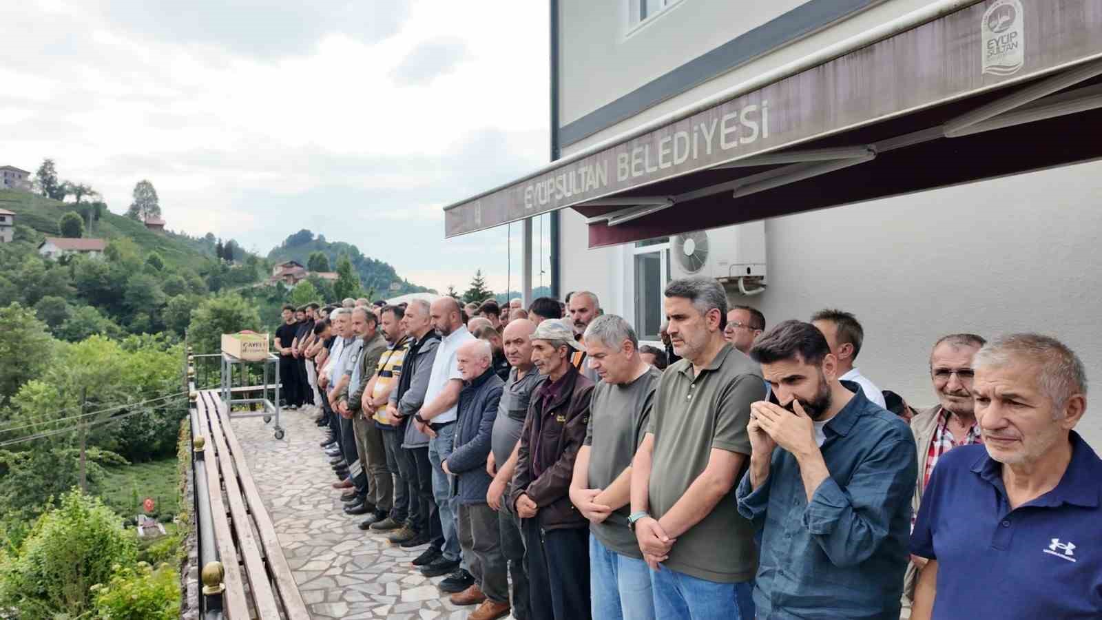 Rize’deki feci kazada hayatını kaybeden kadın toprağa verildi