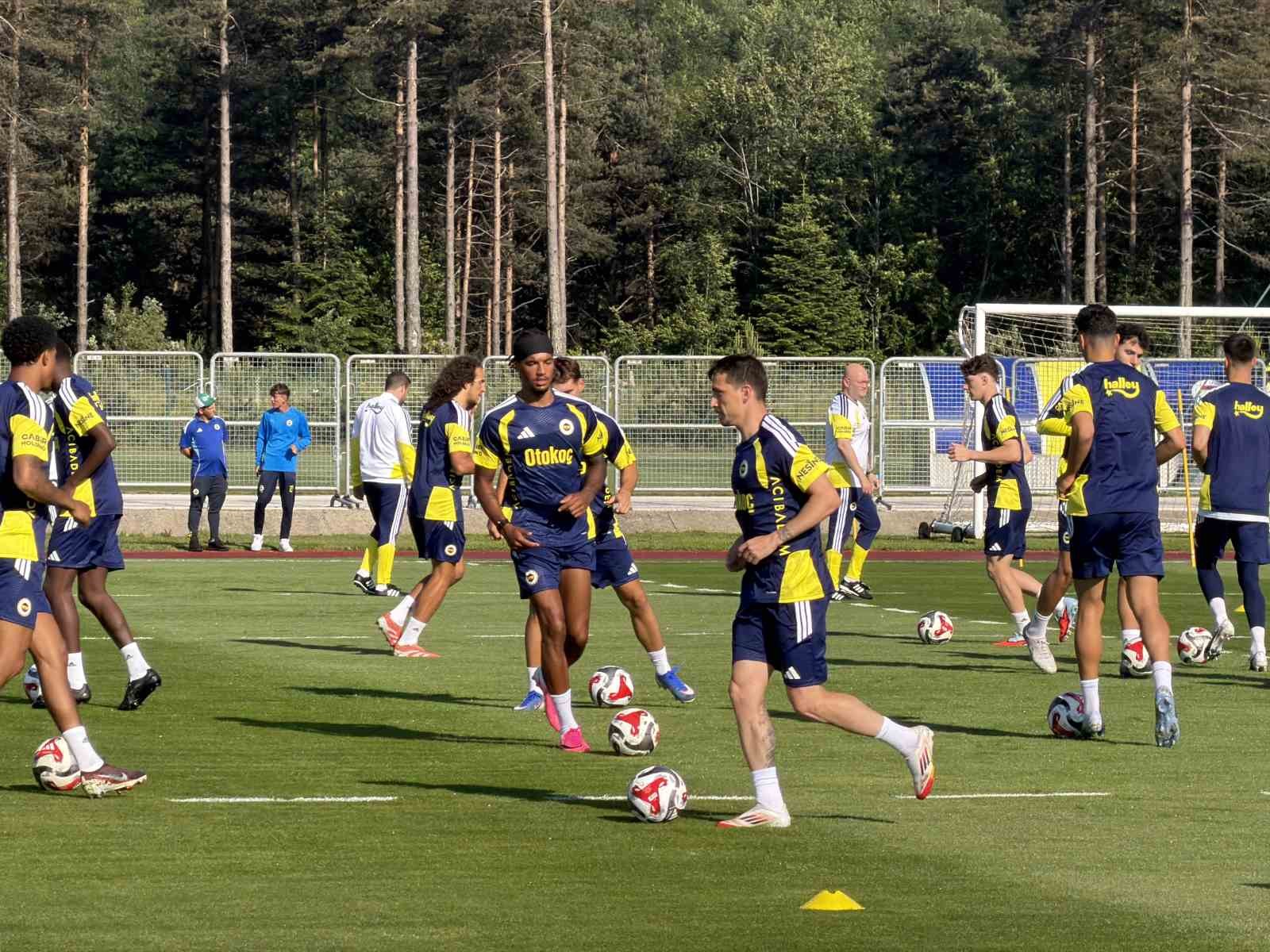 Fenerbahçe, Topuk Yaylası’ndaki ilk antrenmanını yaptı