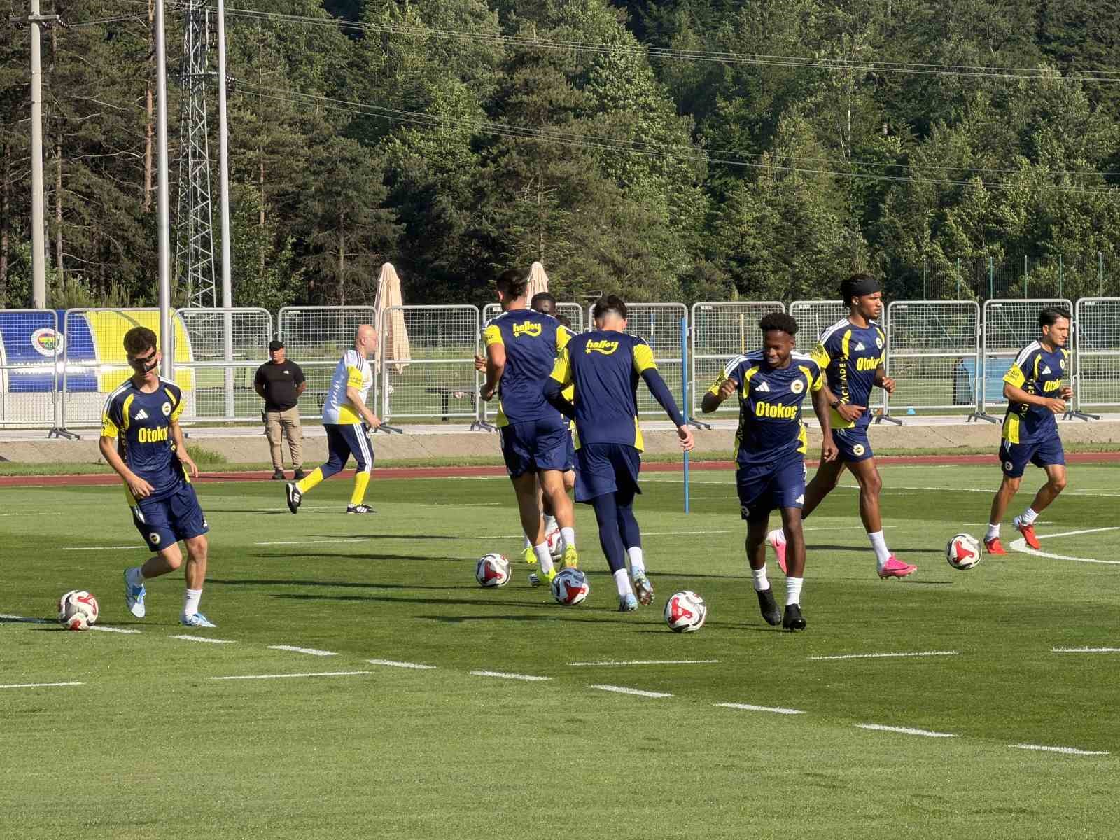 Fenerbahçe, Topuk Yaylası’ndaki ilk antrenmanını yaptı