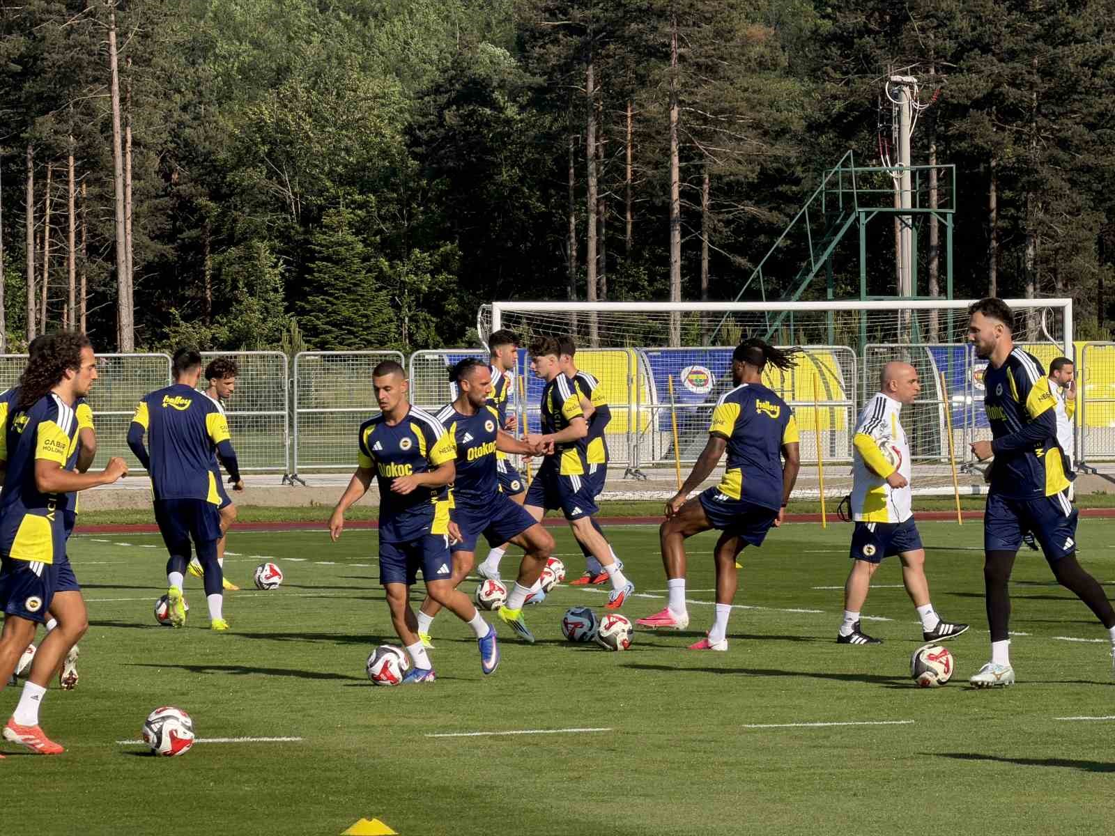 Fenerbahçe, Topuk Yaylası’ndaki ilk antrenmanını yaptı