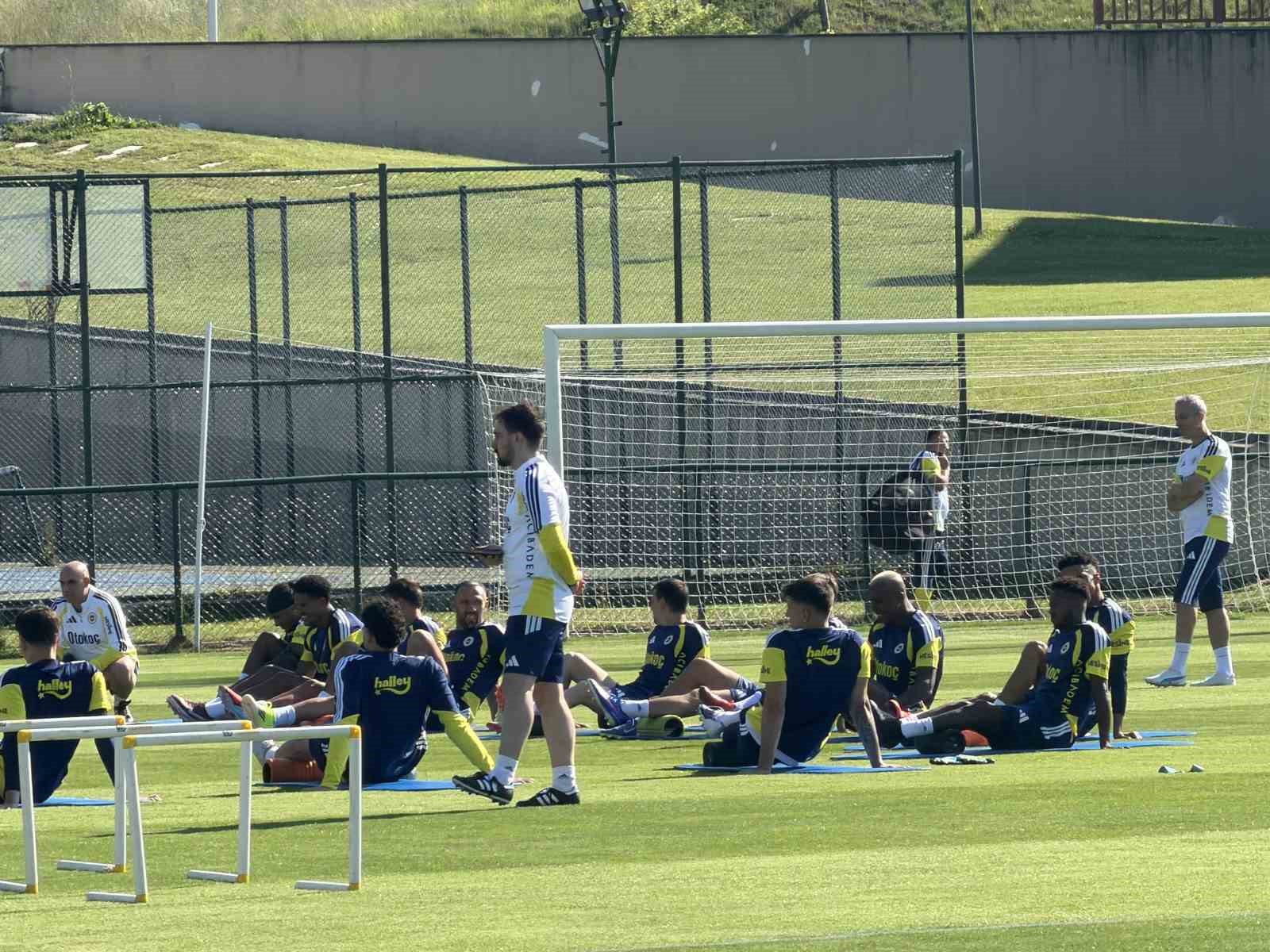 Fenerbahçe, Topuk Yaylası’ndaki ilk antrenmanını yaptı