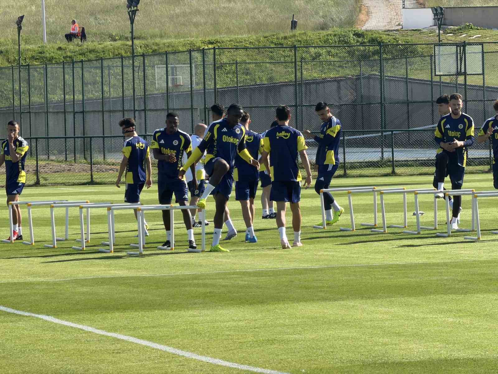 Fenerbahçe, Topuk Yaylası’ndaki ilk antrenmanını yaptı