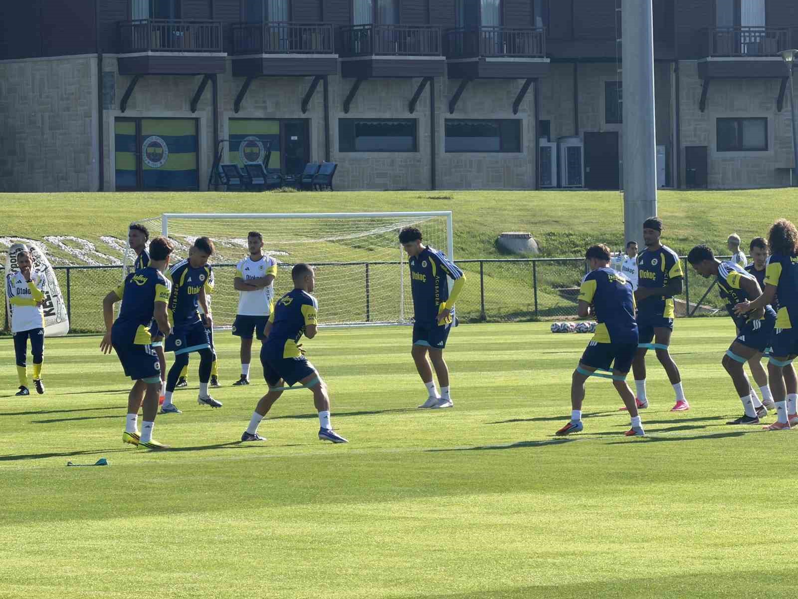 Fenerbahçe, Topuk Yaylası’ndaki ilk antrenmanını yaptı
