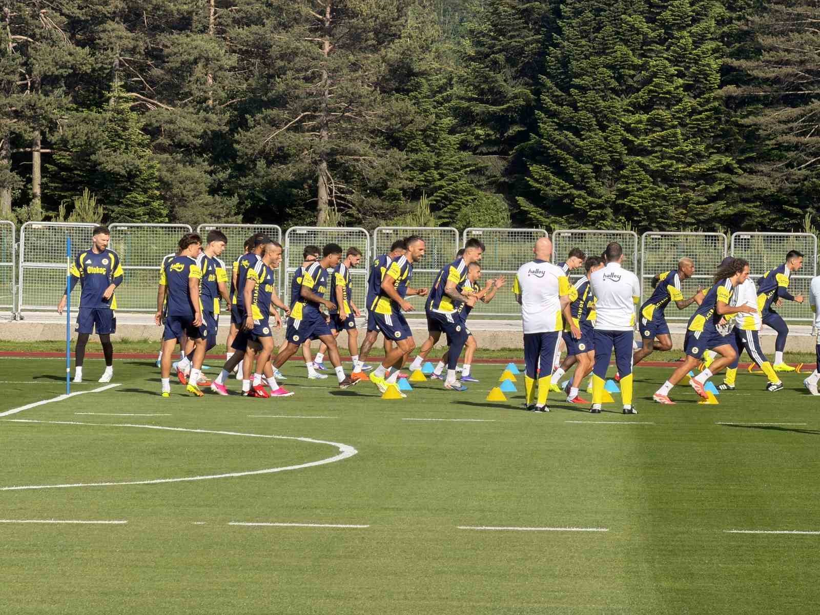 Fenerbahçe, Topuk Yaylası’ndaki ilk antrenmanını yaptı
