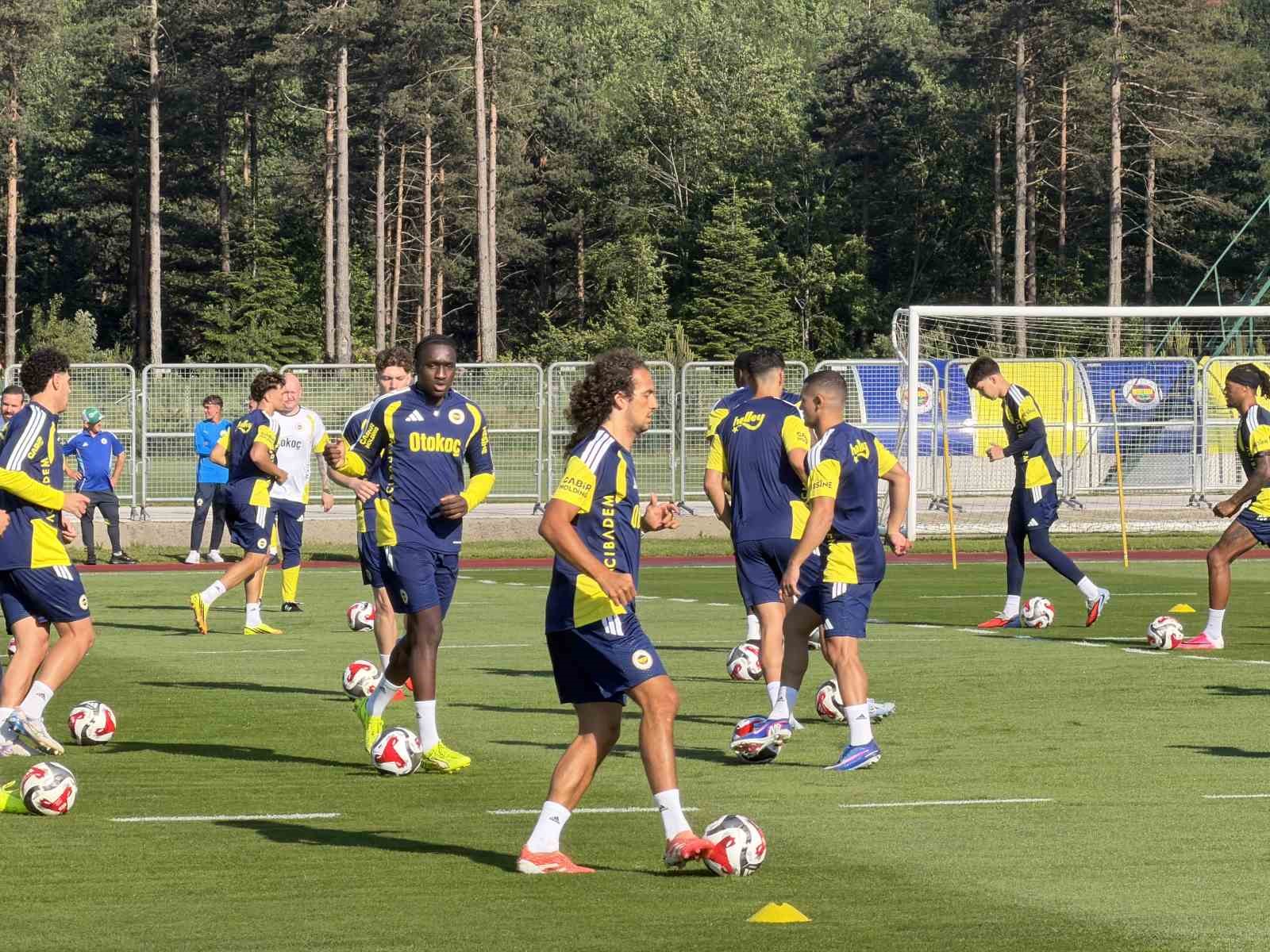 Fenerbahçe, Topuk Yaylası’ndaki ilk antrenmanını yaptı