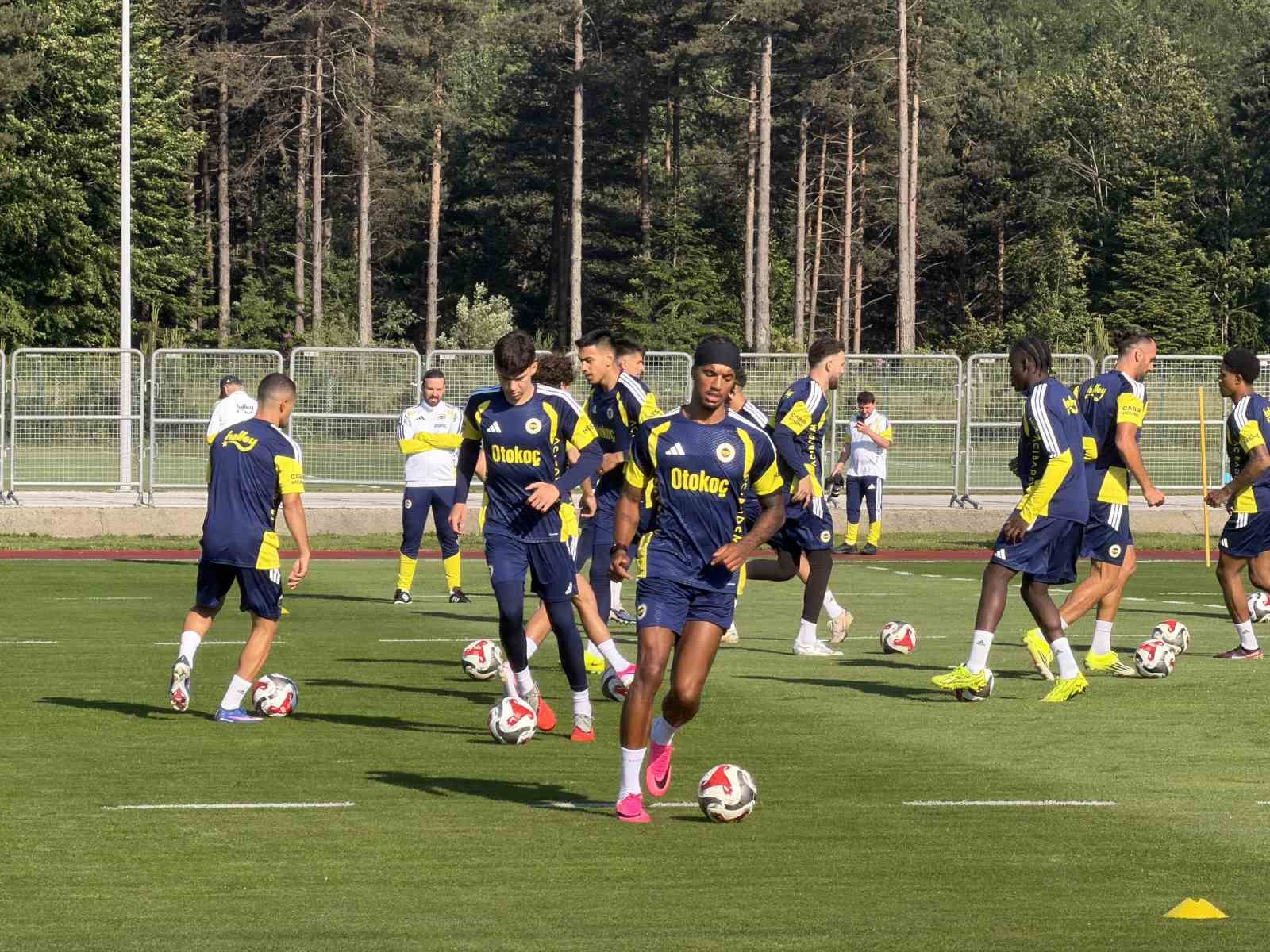 Fenerbahçe, Topuk Yaylası’ndaki ilk antrenmanını yaptı