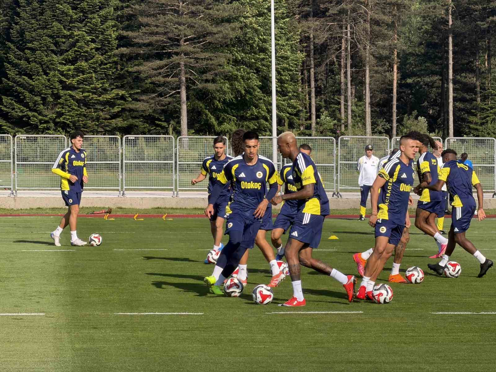 Fenerbahçe, Topuk Yaylası’ndaki ilk antrenmanını yaptı