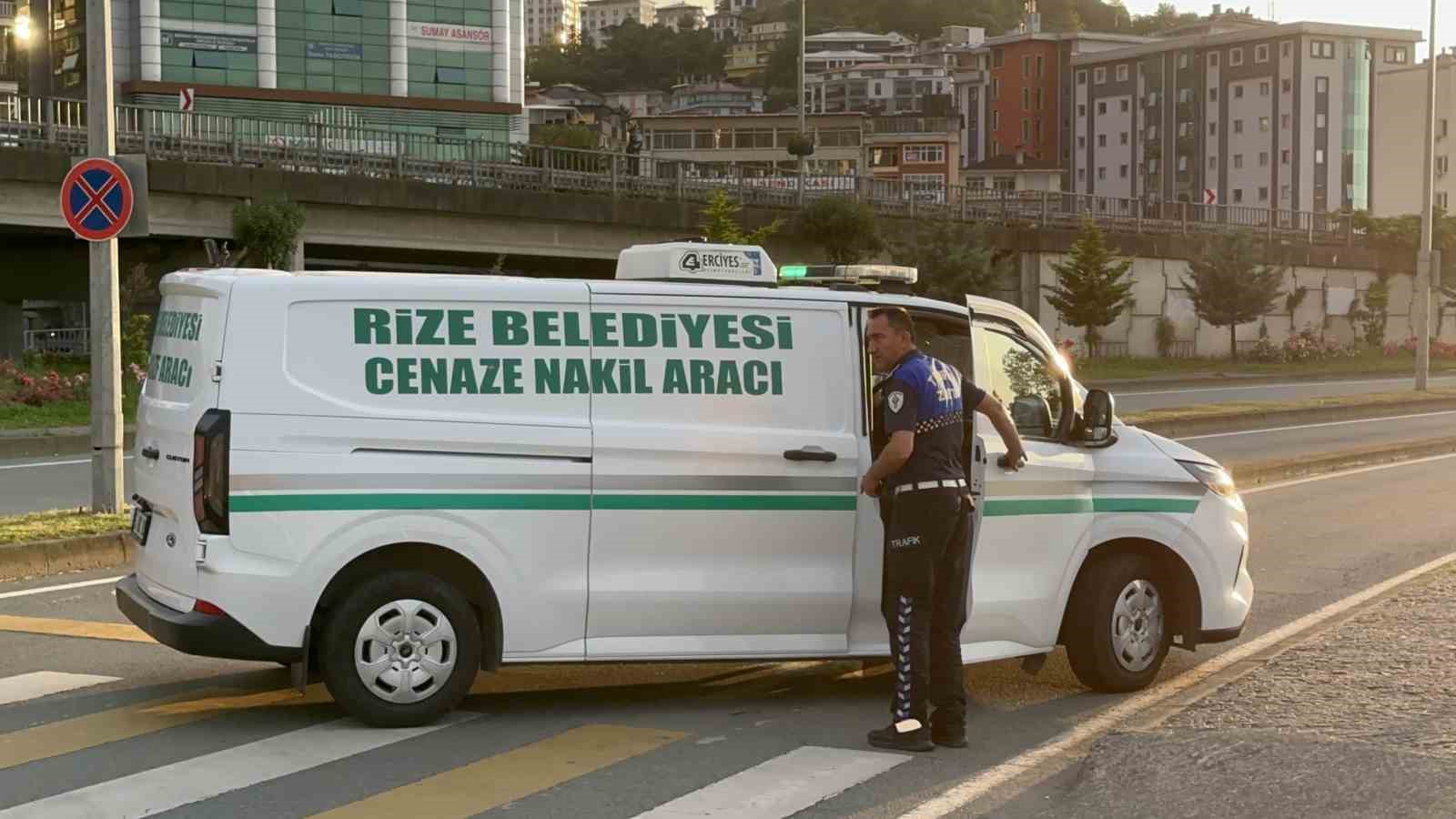 Kamyonetin çarptığı kadın hayatını kaybetti, sürücü olay yerinden kaçtı