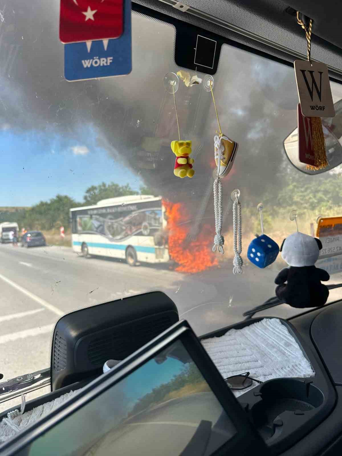 Eskişehir’de seyir halindeki belediye otobüsü yanarak kullanılamaz hale geldi