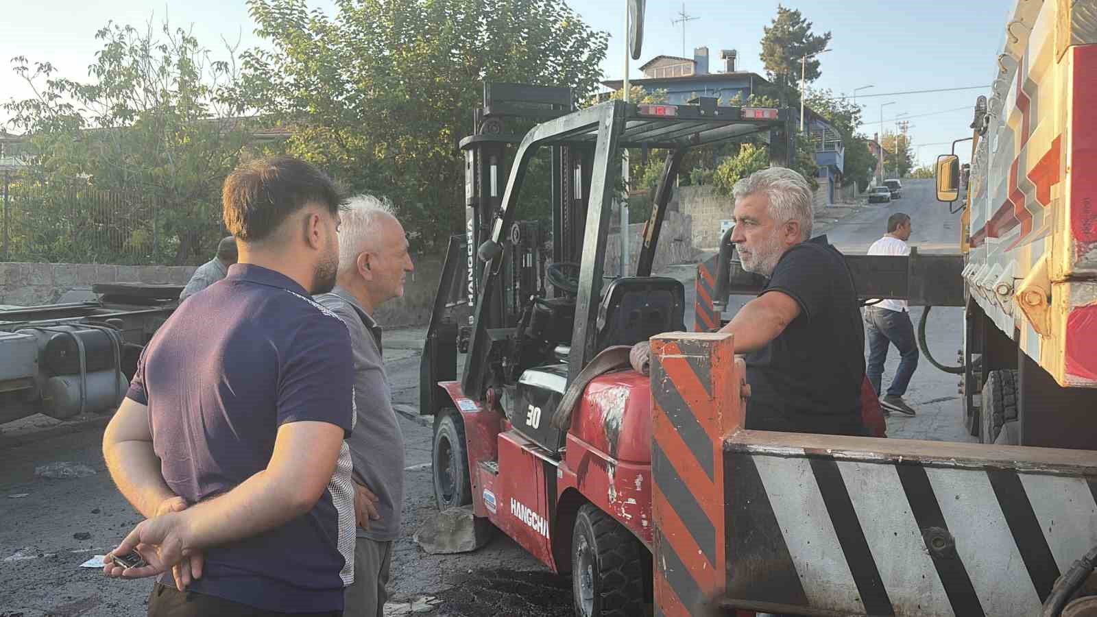Kontrolden çıkan forklift yan yattı: 1 yaralı