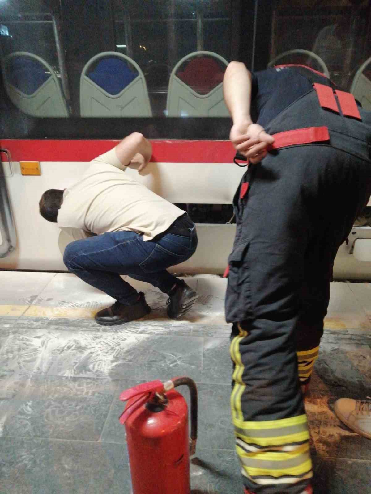 Tramvayda yangın paniği